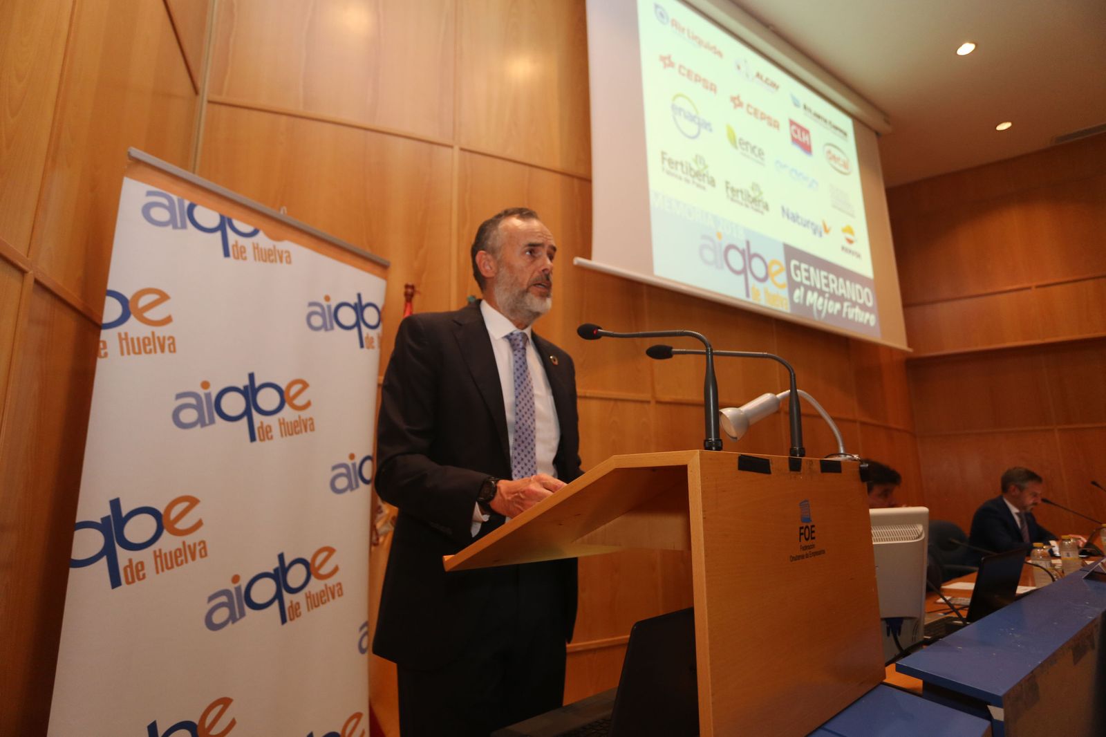 El presidente de Aiqbe, Carlos Ortiz, en la presentación de la memoria medioambiental.