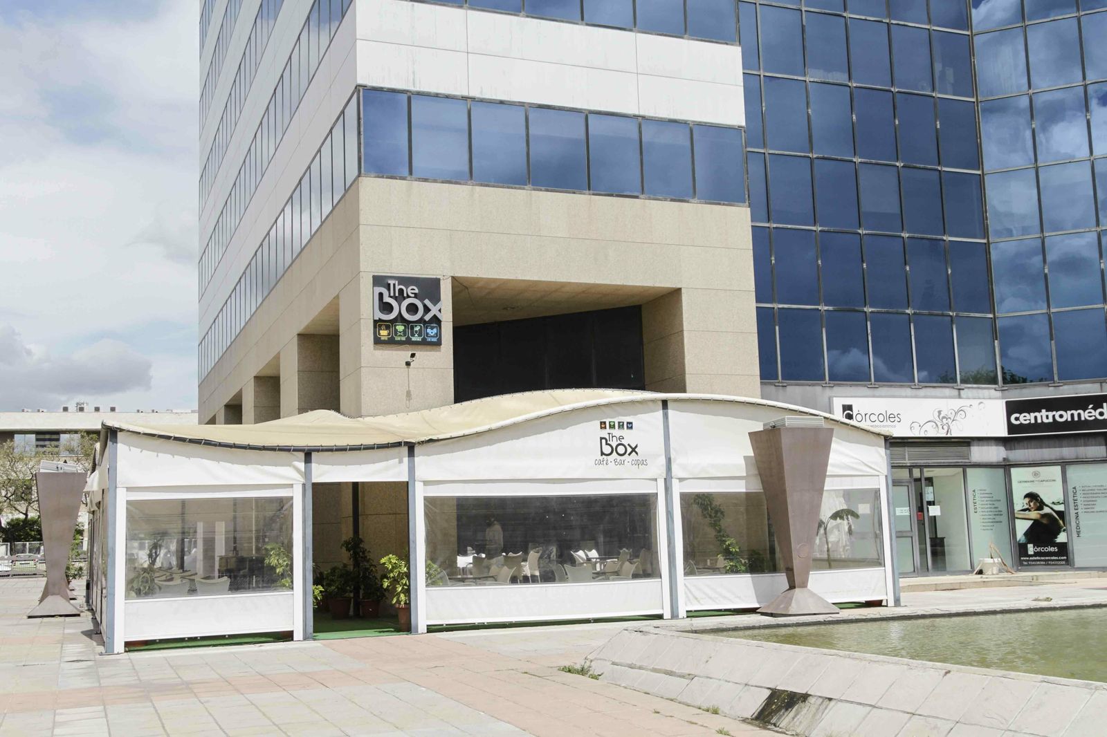 Terraza de la sala The Box, que se encuentra en el número 4 de la calle Innovación.