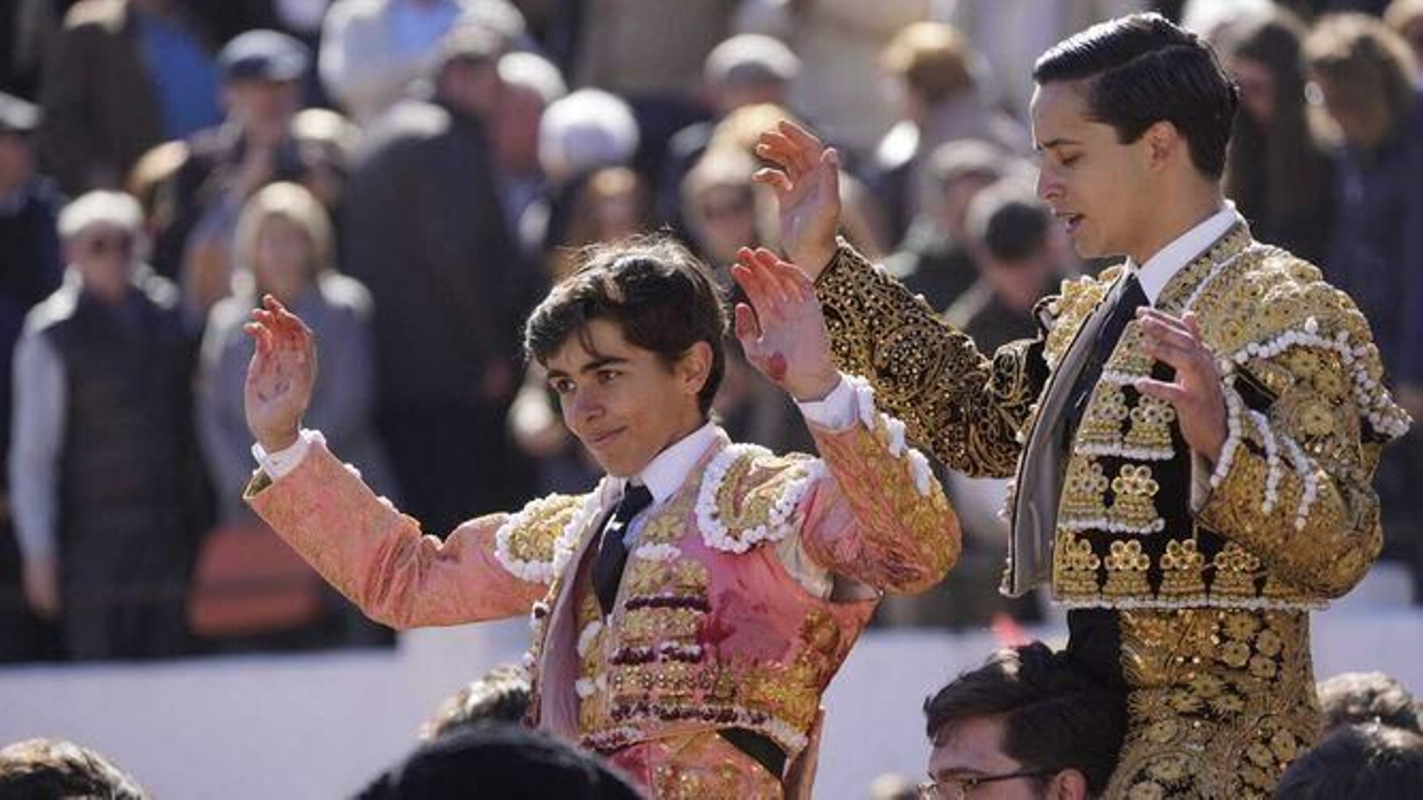 El triunfo del novillero Manuel Román en Linares, en imágenes