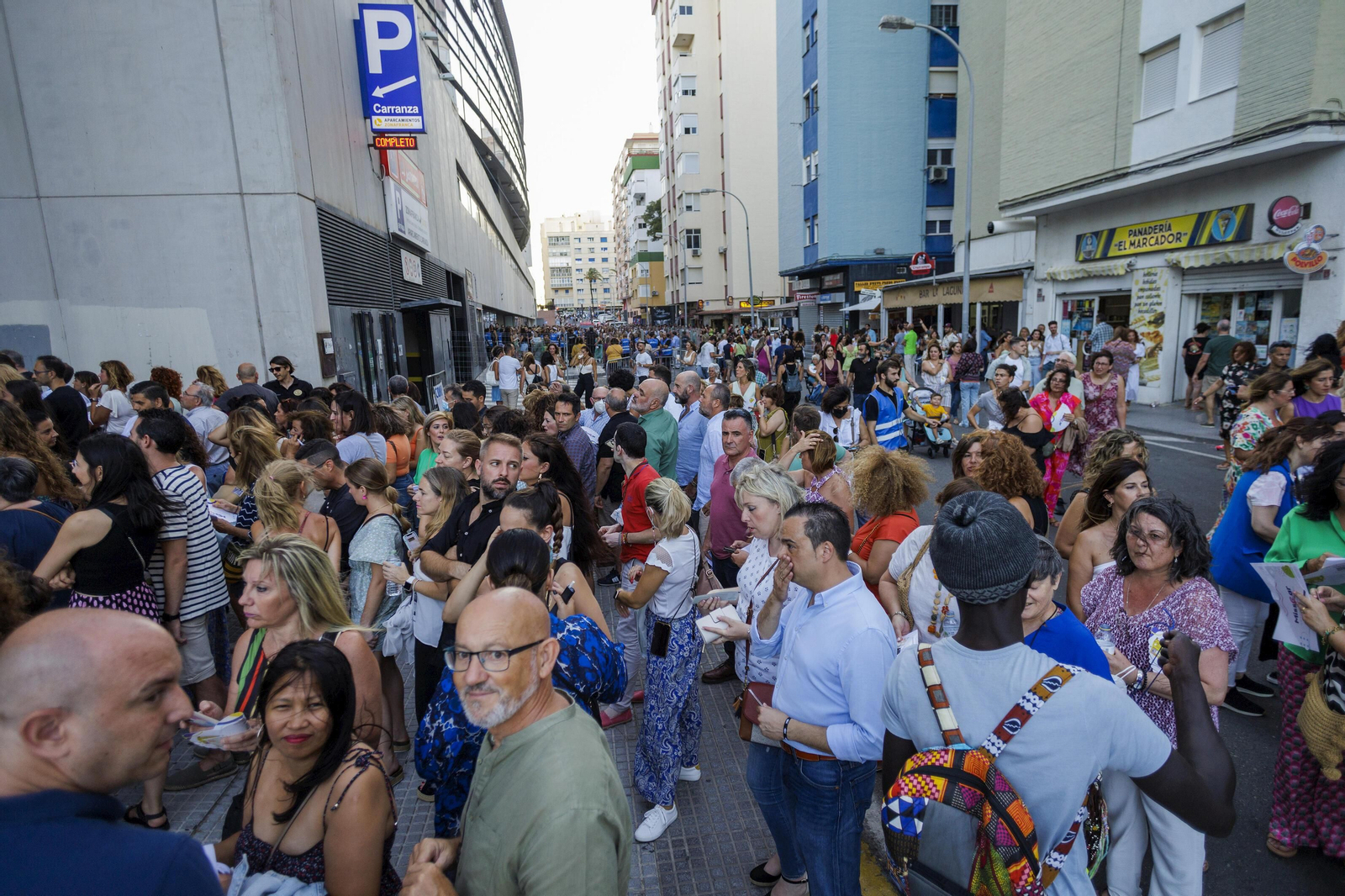 Búscate entre nuestras imágenes del concierto de Alejandro Sanz en Cádiz