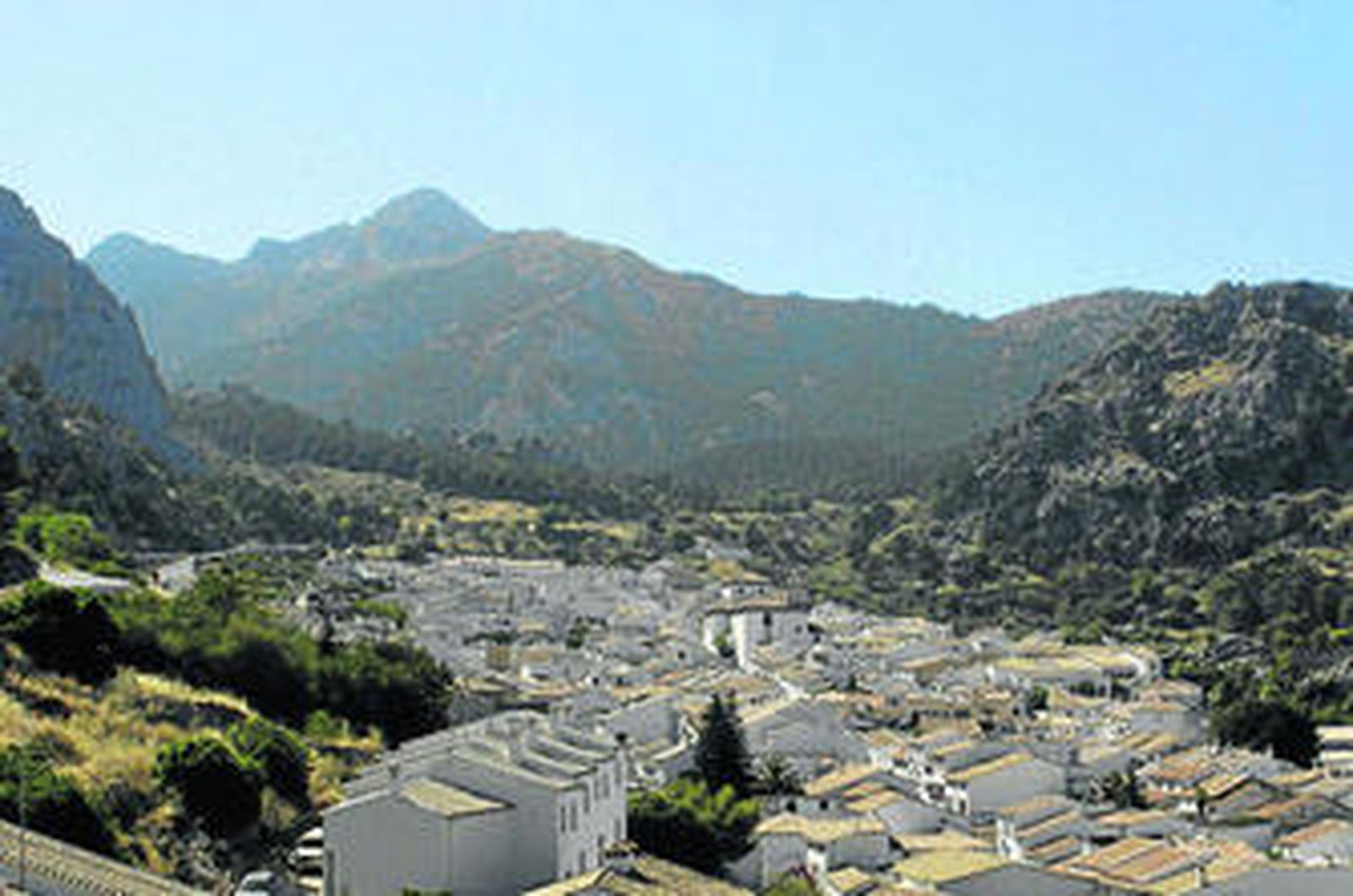 Una panorámica del pueblo de Grazalema.