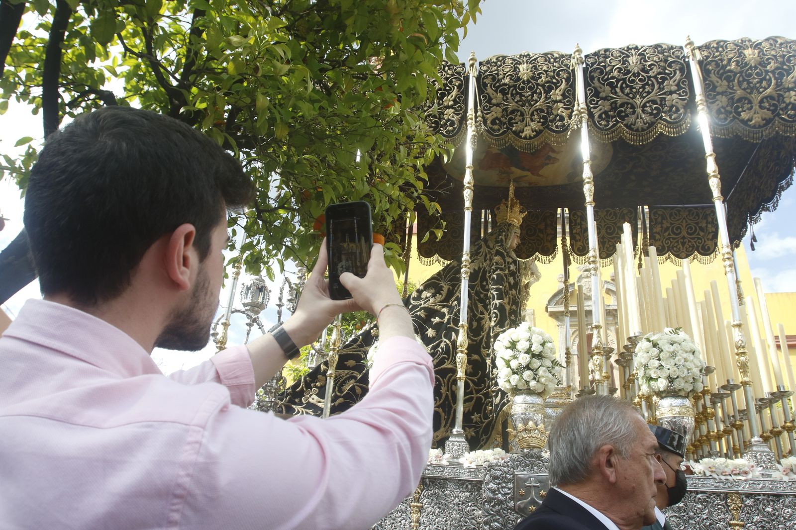Jueves Santo en Córdoba: La procesión del Caído, en imágenes