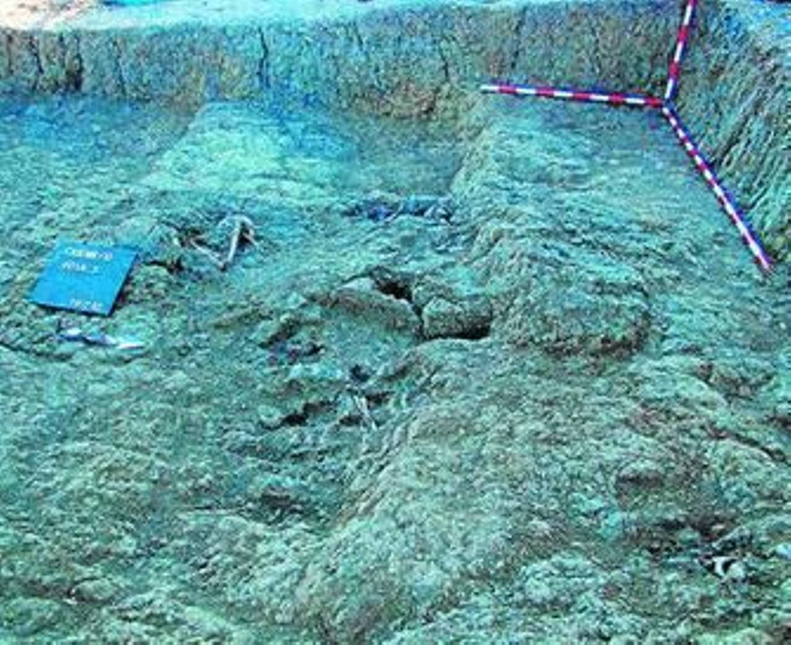 Imagen de las mediciones de una de las fosas comunes.