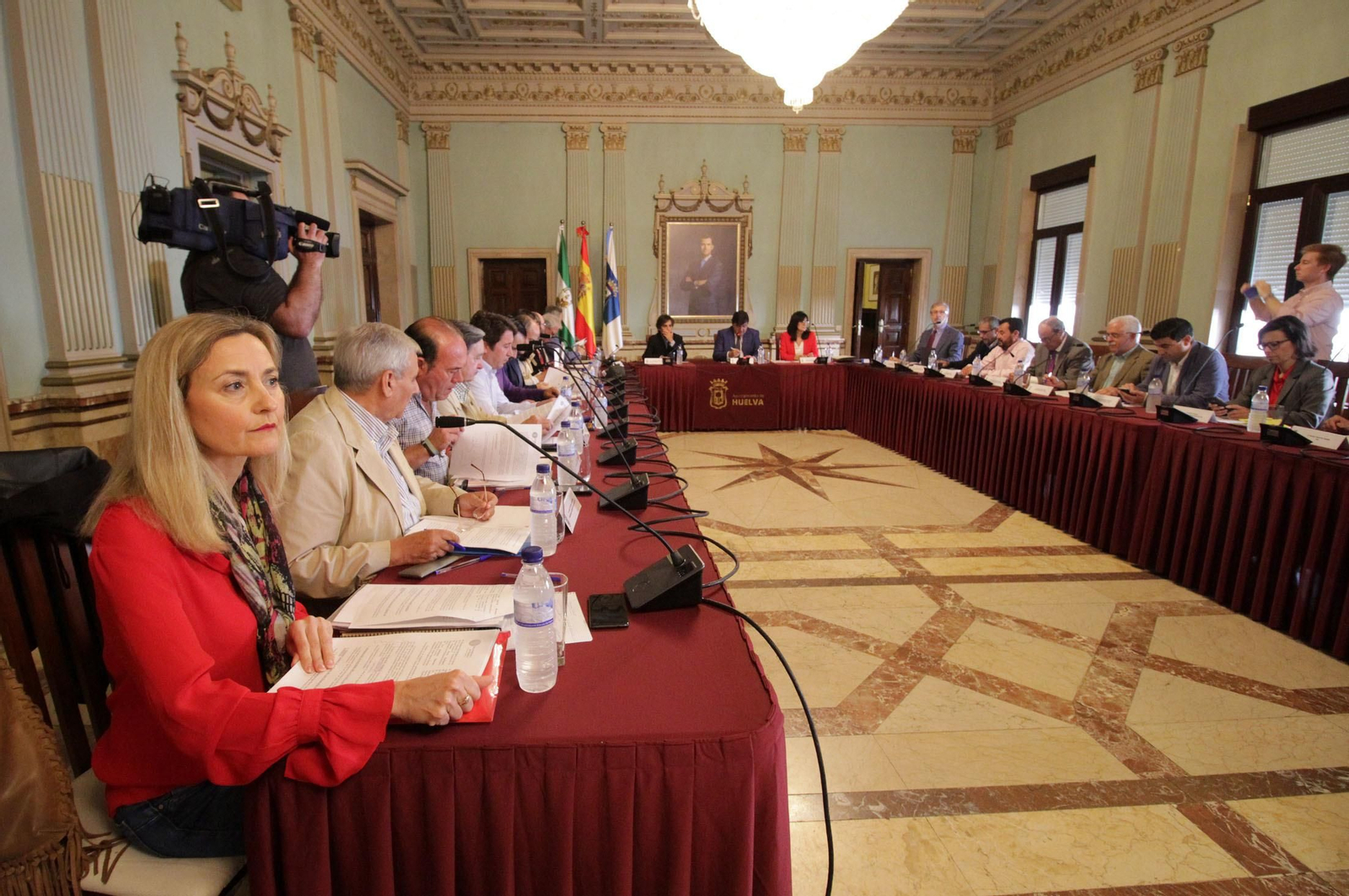 Imágenes de la Mesa de los Fosfoyesos celebrada en el ayuntamiento