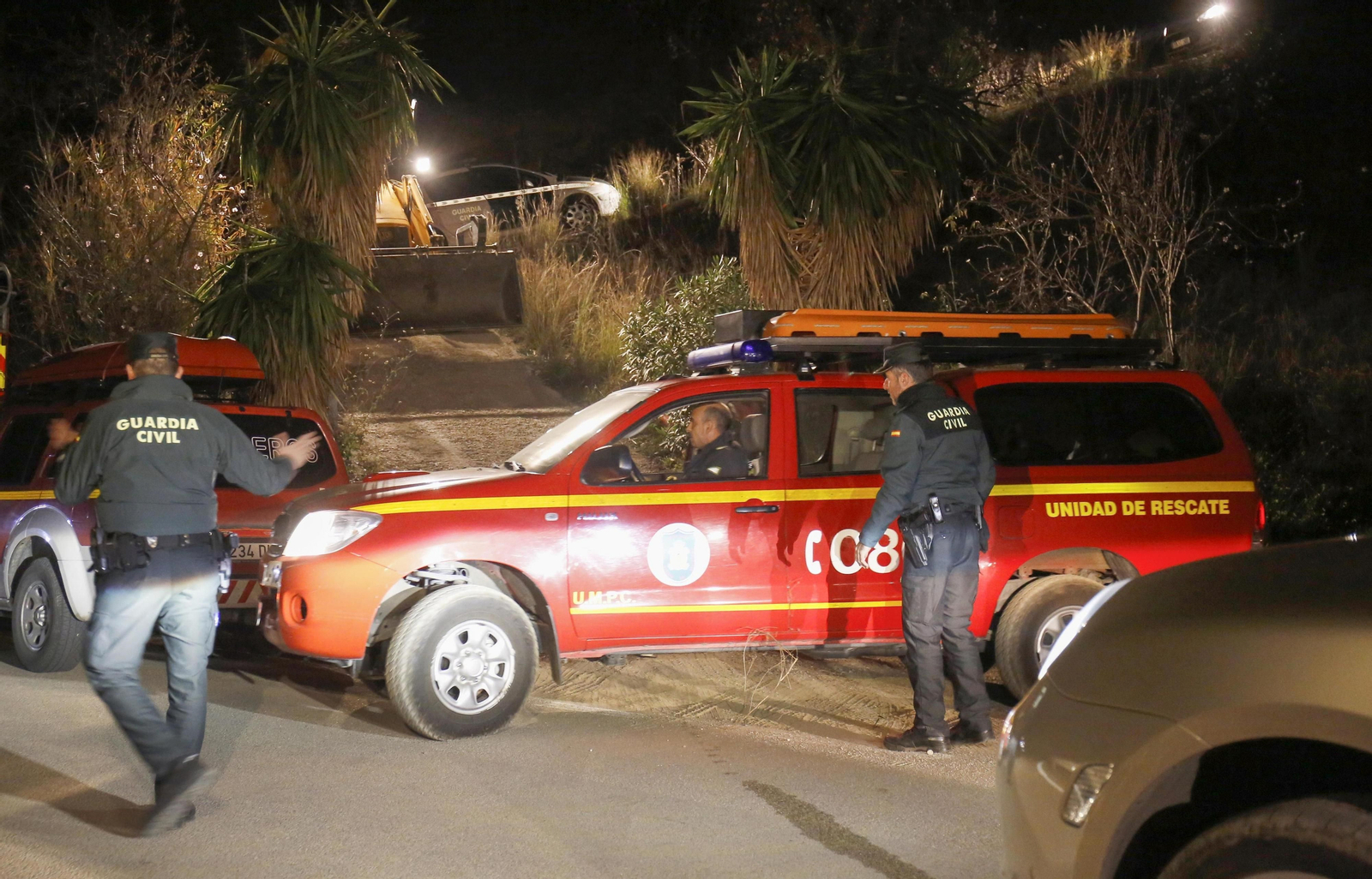 Varios de los efectivos que participan en las tareas de rescate.