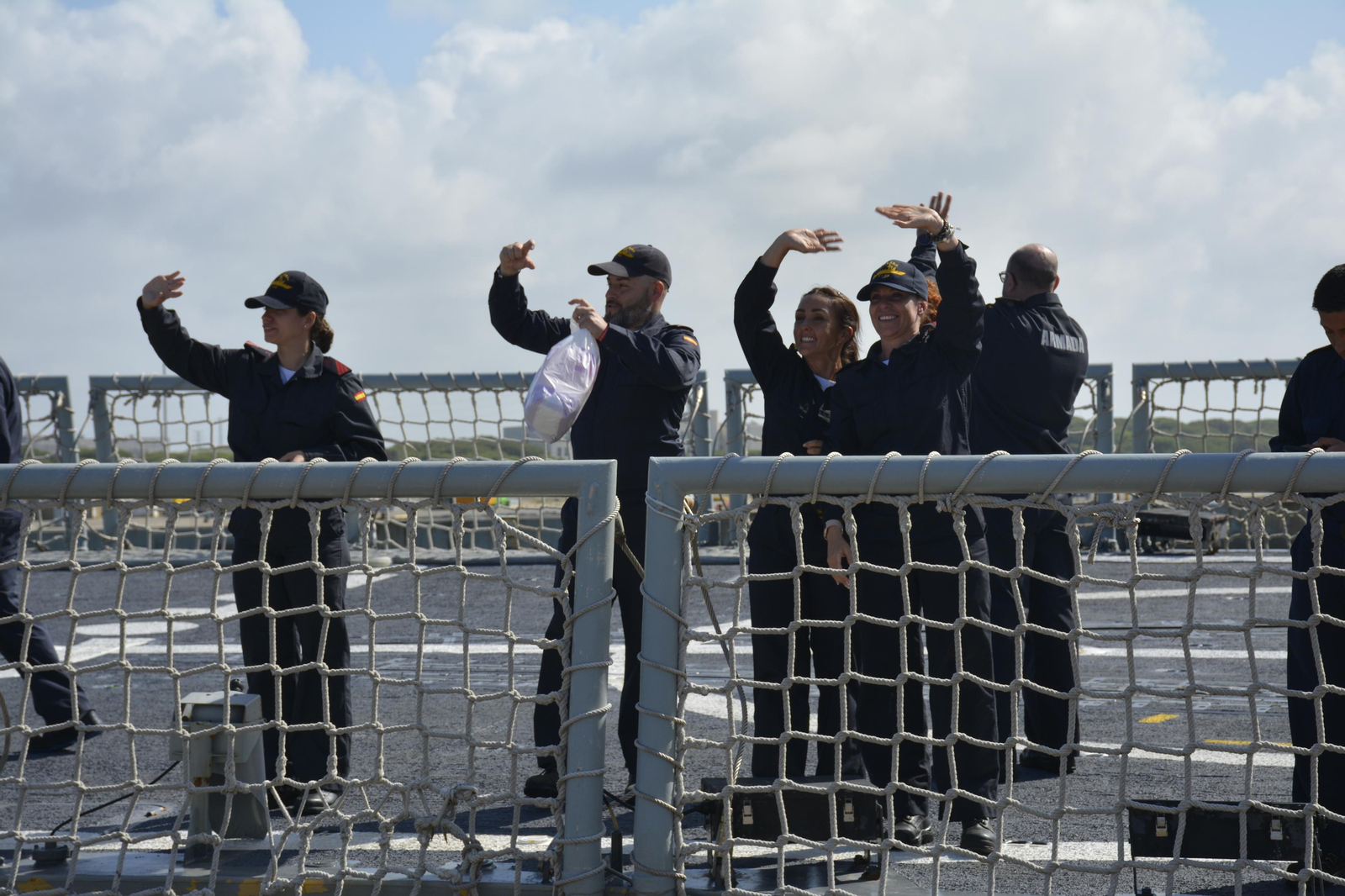 Armada: Las imágenes de la despedida a la fragata Navarra en la Base de Rota