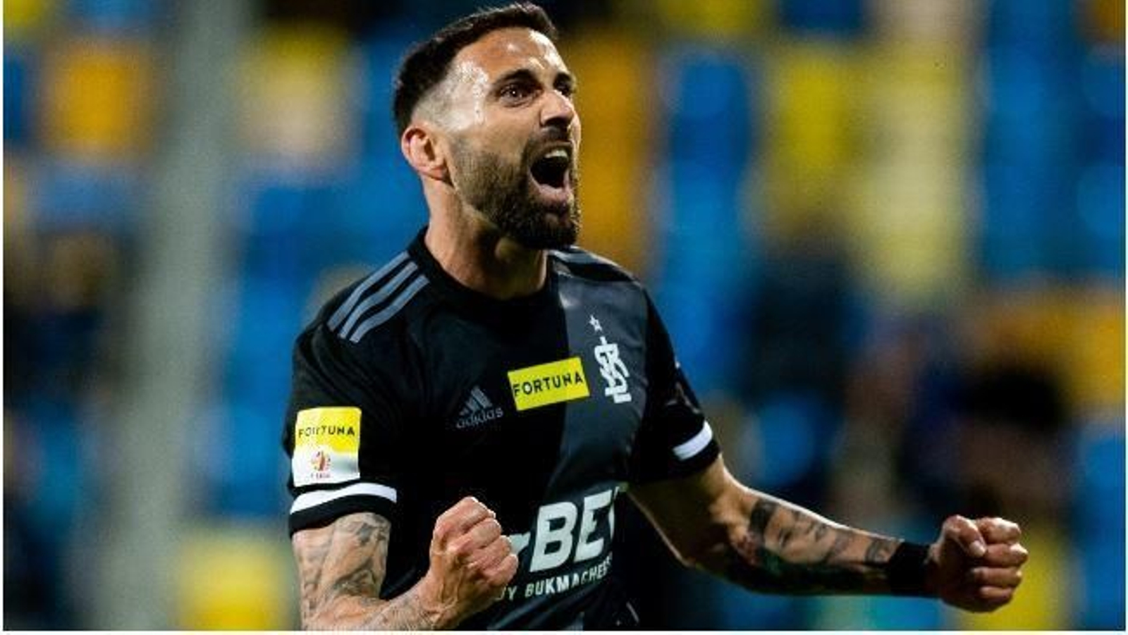 Pirulo festeja el gol del triunfo en las semifinales del play-off de ascenso a Primera