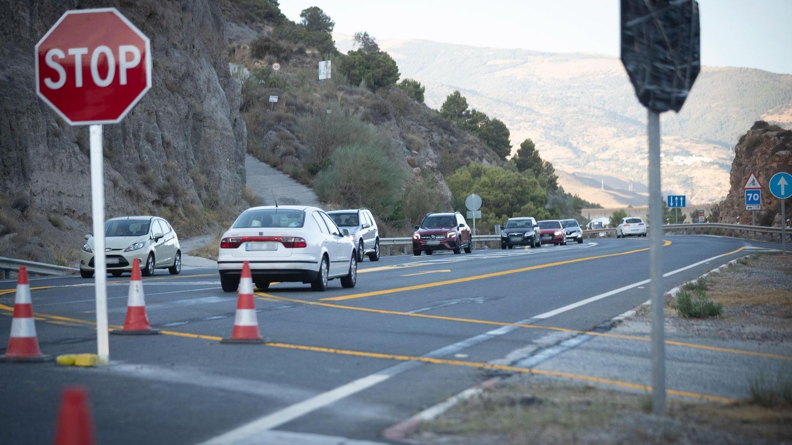 A la altura de Vélez de Benaudalla los coches pueden seguir su camino o desviarse a la autovía de nuevo