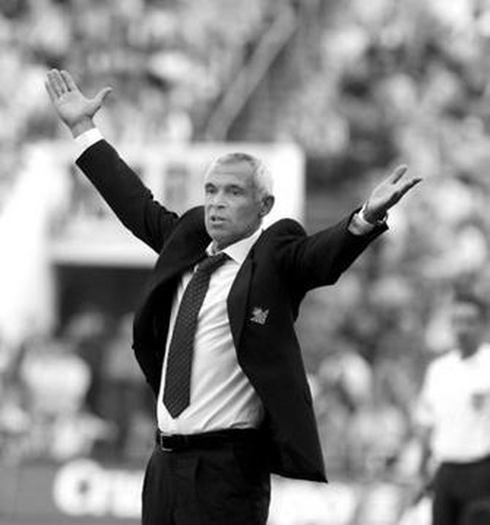 Héctor Cúper gana peso como relevo de Arconada en el Almería