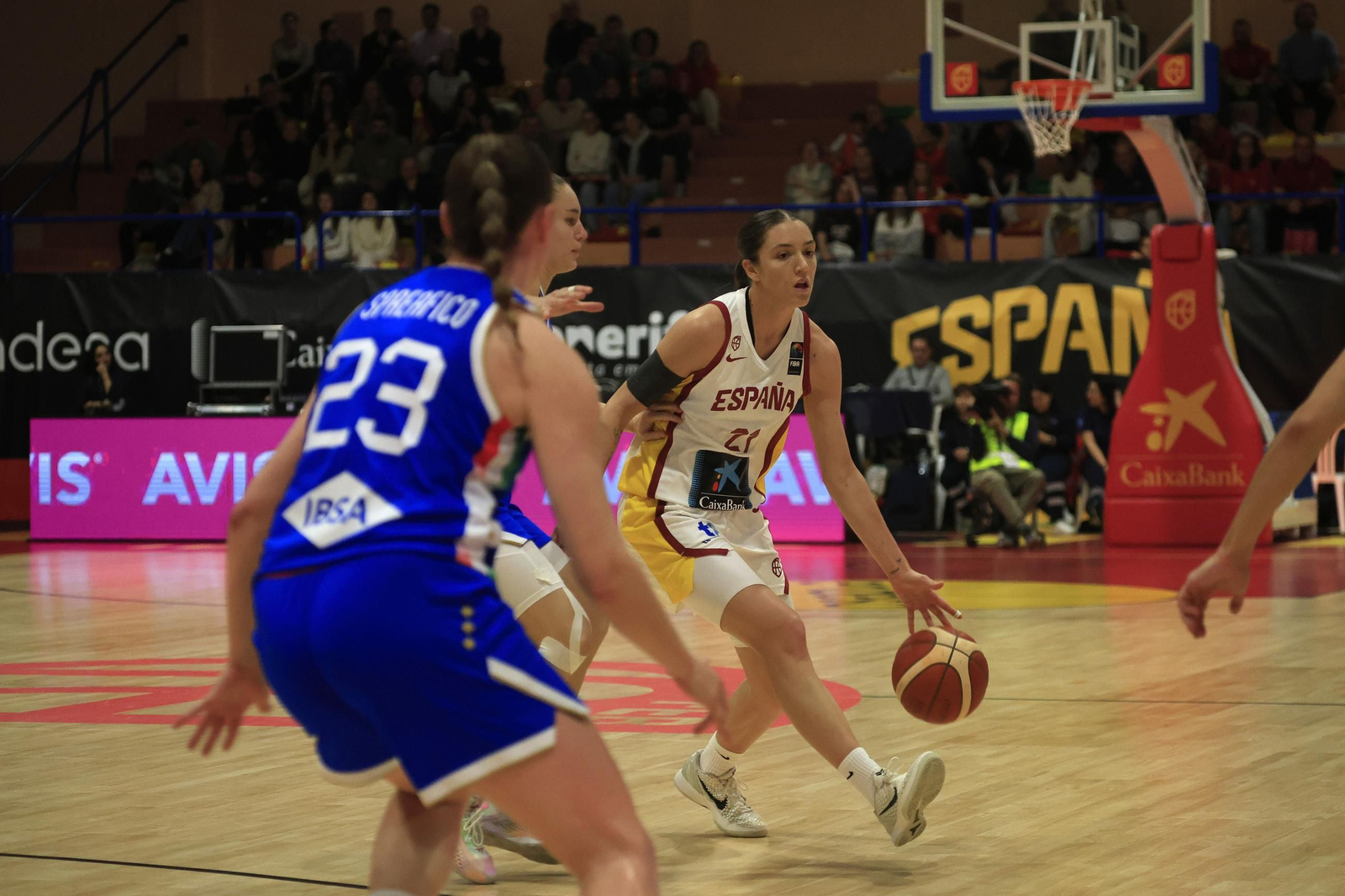 Fotos del partido y ambiente en el España-Italia del Torneo Internacional de Baloncesto Femenino en La Línea