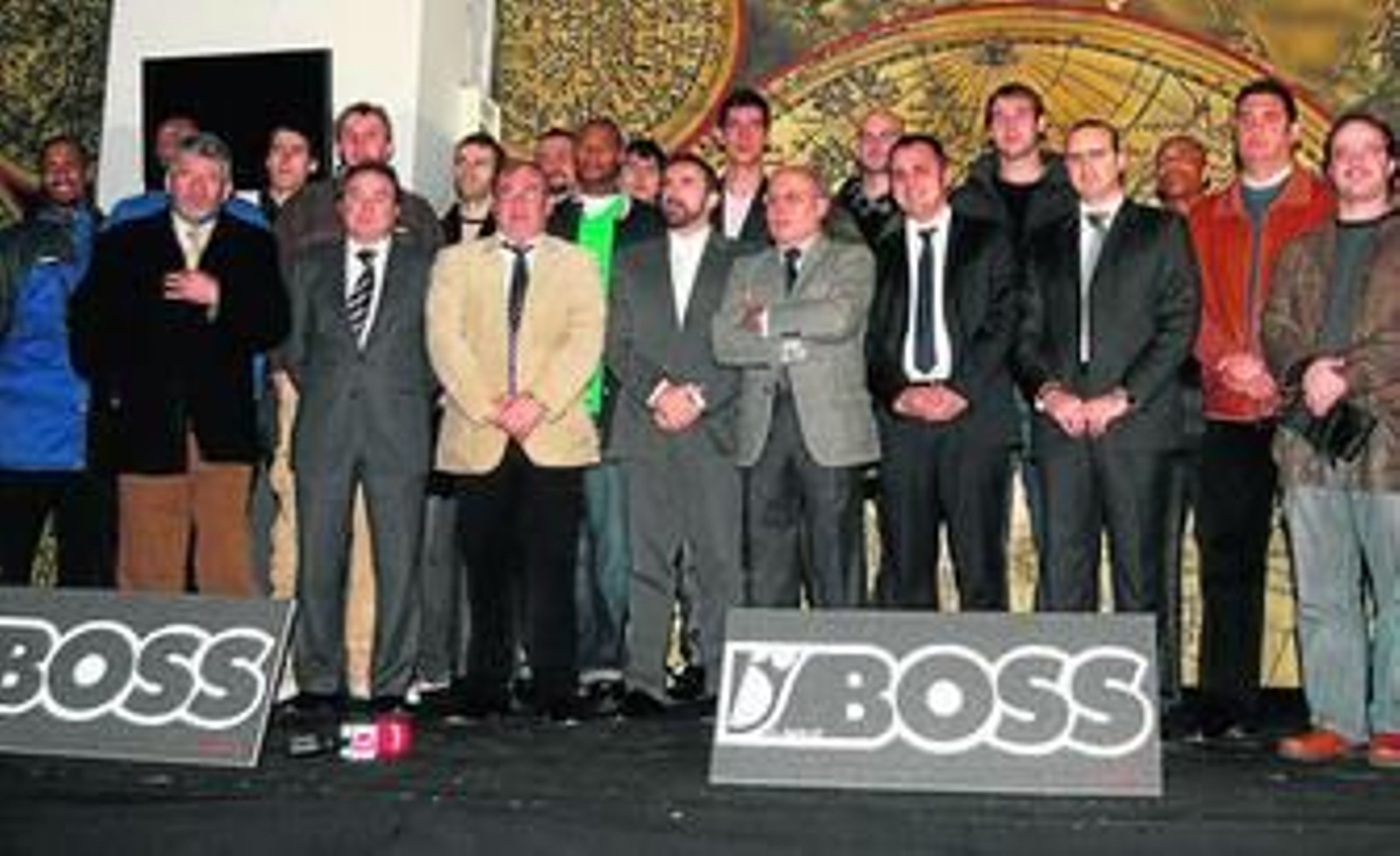 La plantilla, el cuerpo técnco y la directiva, juntos durante la comidad de Navidad.