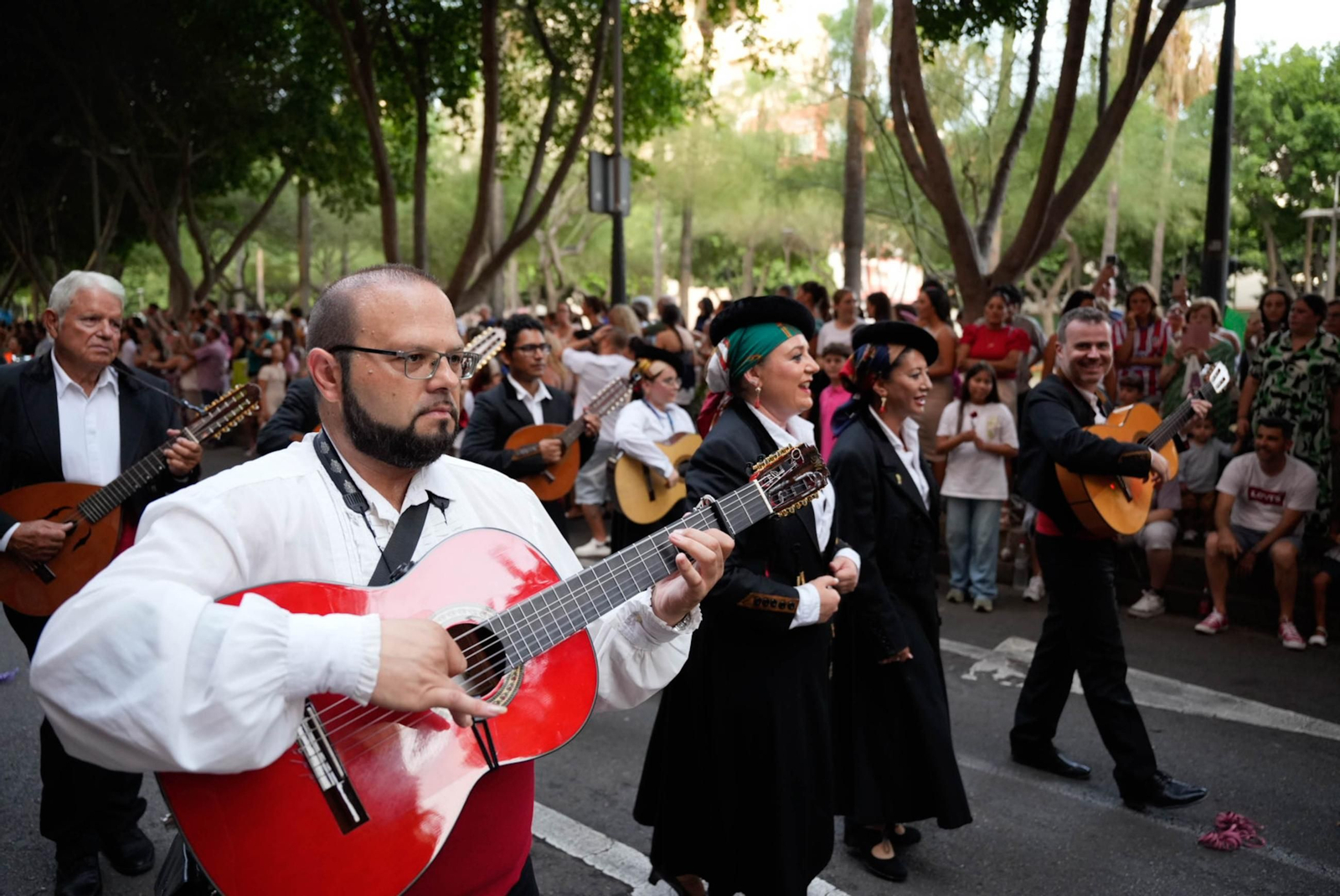 Así se ha vivido la Batalla de Flores en la Feria de Almería