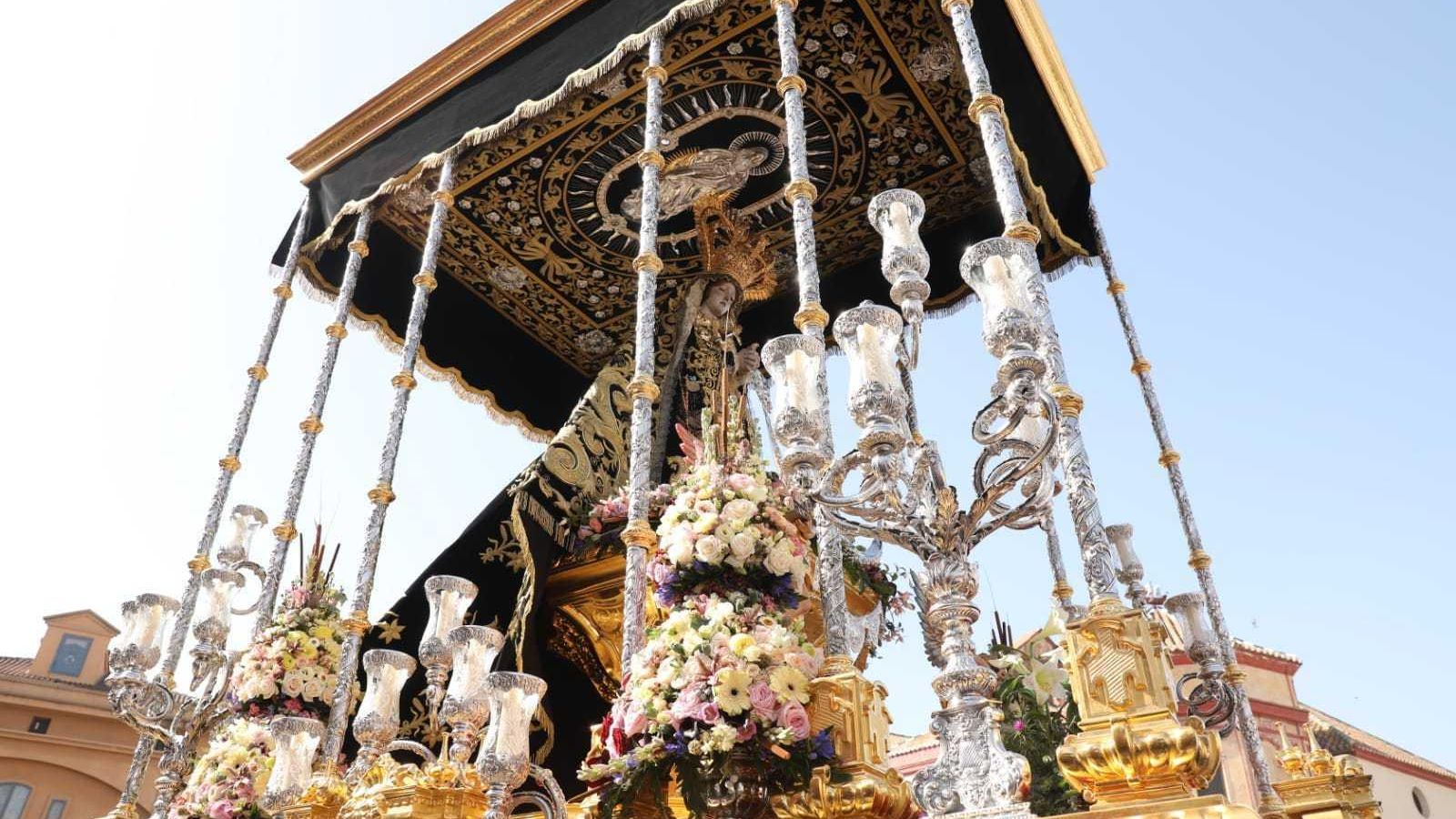 Nuestra Señora de los Dolores Coronada tras salir de Santo Domingo