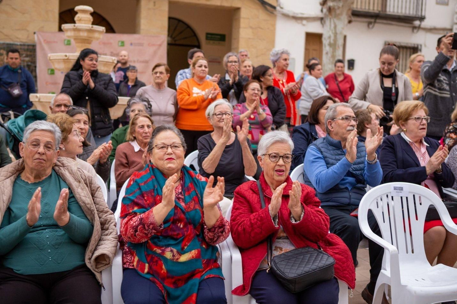Desfile de los trajes renacentistas confeccionados por mujeres de Cazalilla.