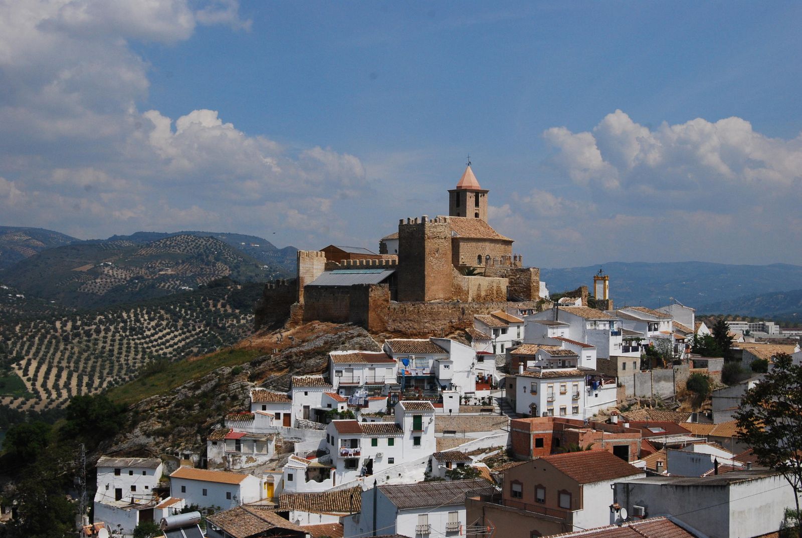 Vista del castillo de Iznájar.