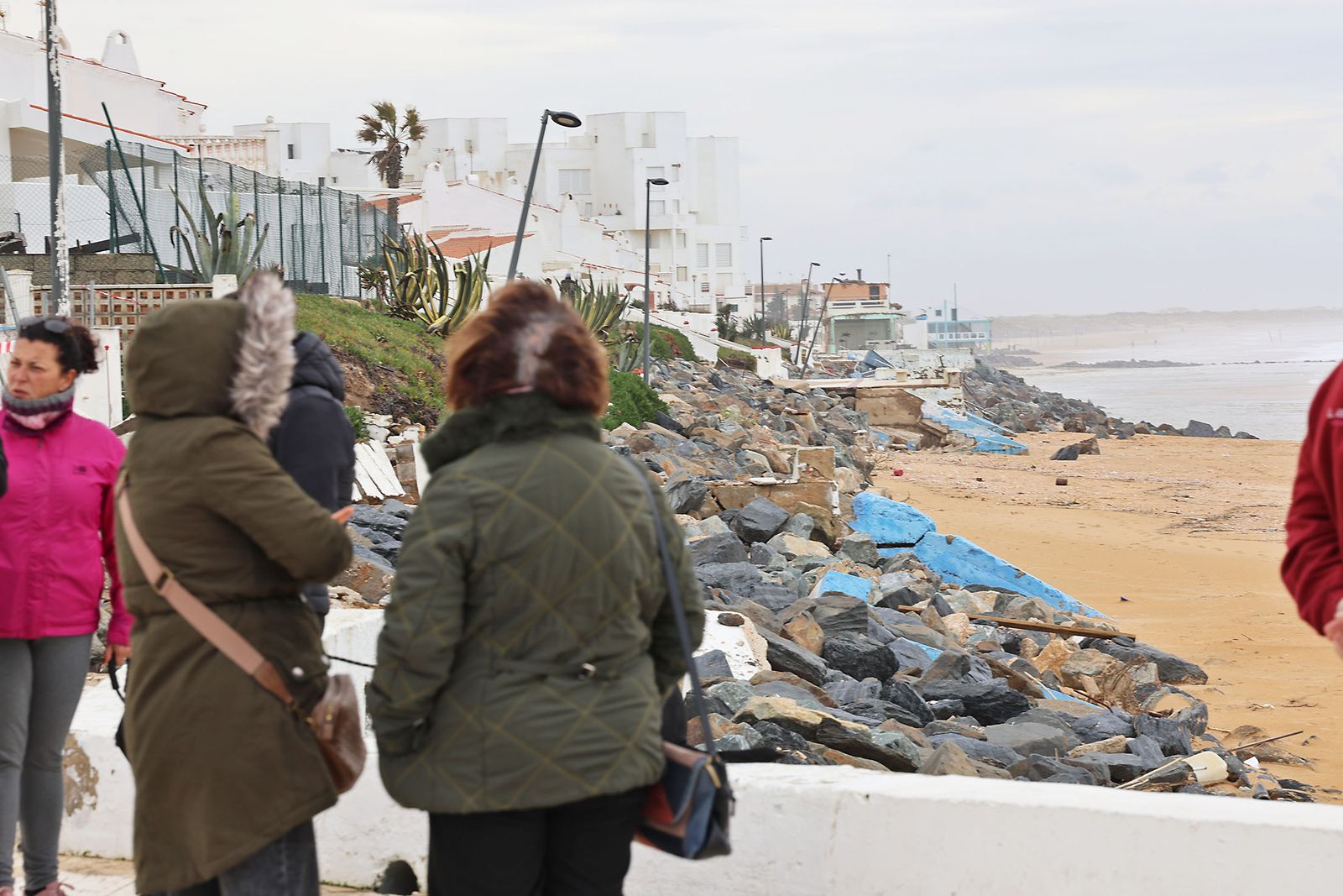 Las fotografías del aporte de arena para regenerar la playa de Matalascañas
