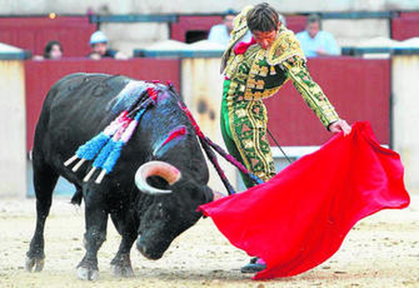 Juan José Padilla, en un natural al cuarto toro, al que estuvo a punto de cortarle una oreja.