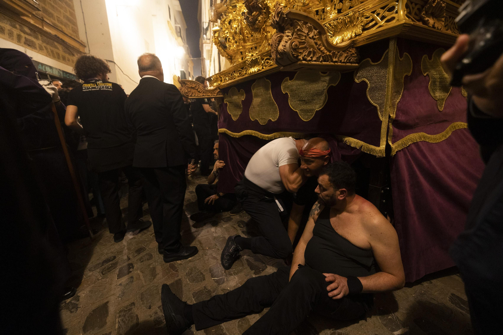 Las imágenes de la cofradía del Nazareno  este Jueves Santo en la Semana Santa de Cádiz de 2024