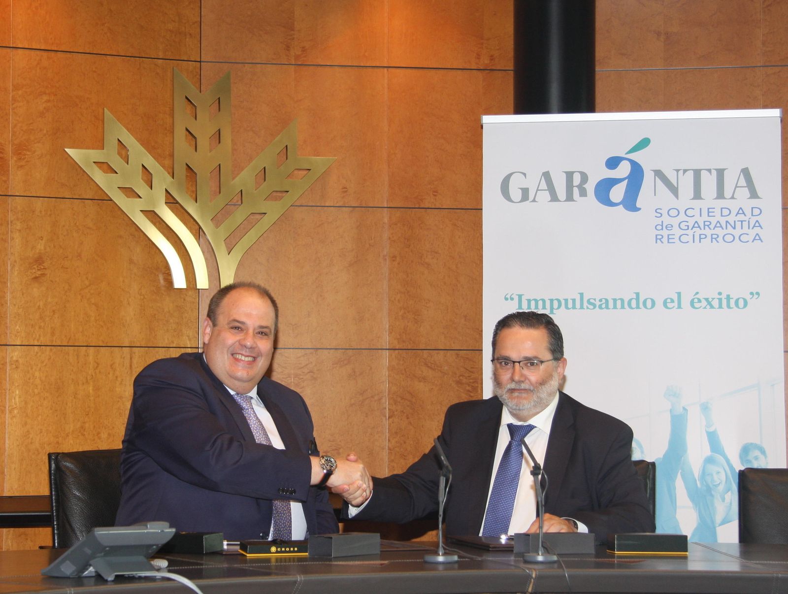 Acuerdo entre Caja Rural Granada y Garántia SGR para fortalecer el apoyo a las pymes de Andalucía Oriental.