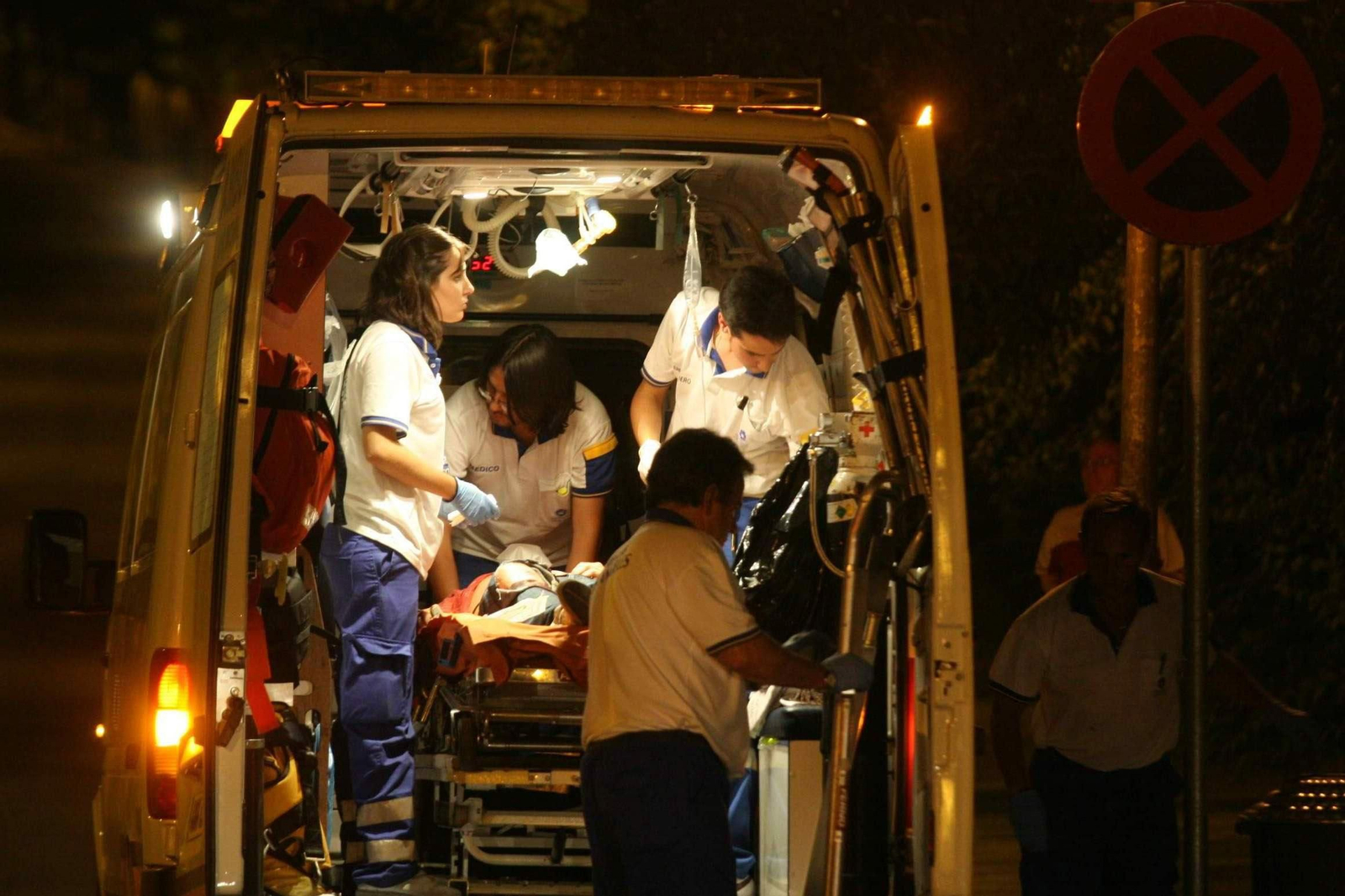 Asistencia sanitaria en una ambulancia. (ARCHIVO)