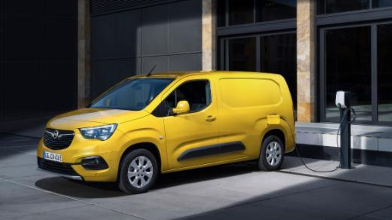 La fuerte apuesta por la electrificación en la gama Opel alcanza incluso a los industriales, como es el caso del Combo.