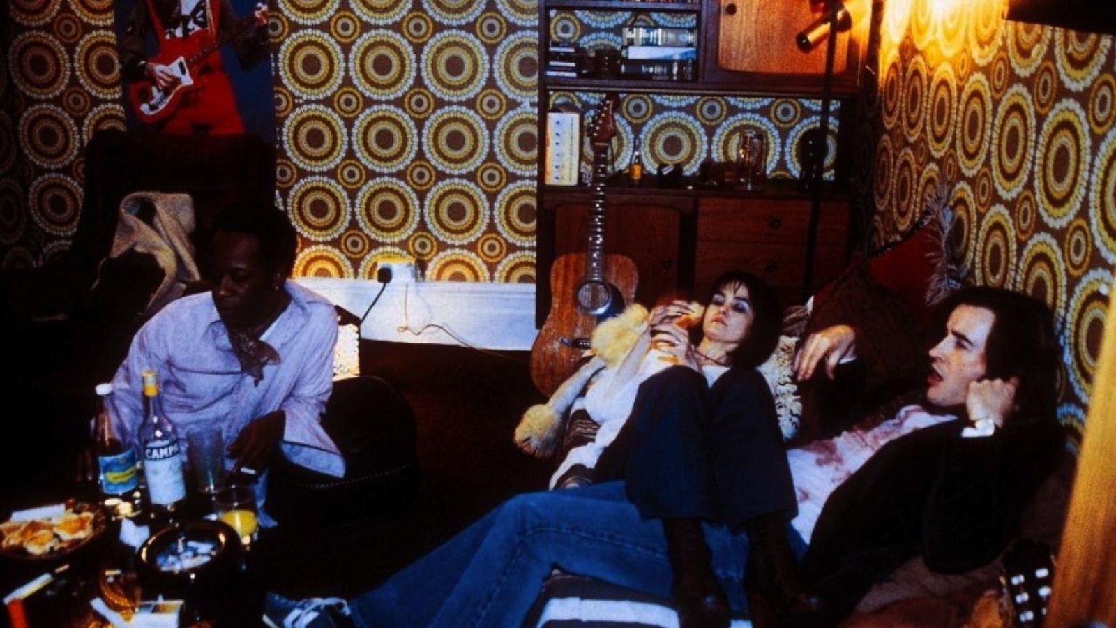 Un fotograma de la película '24 hour party people'.