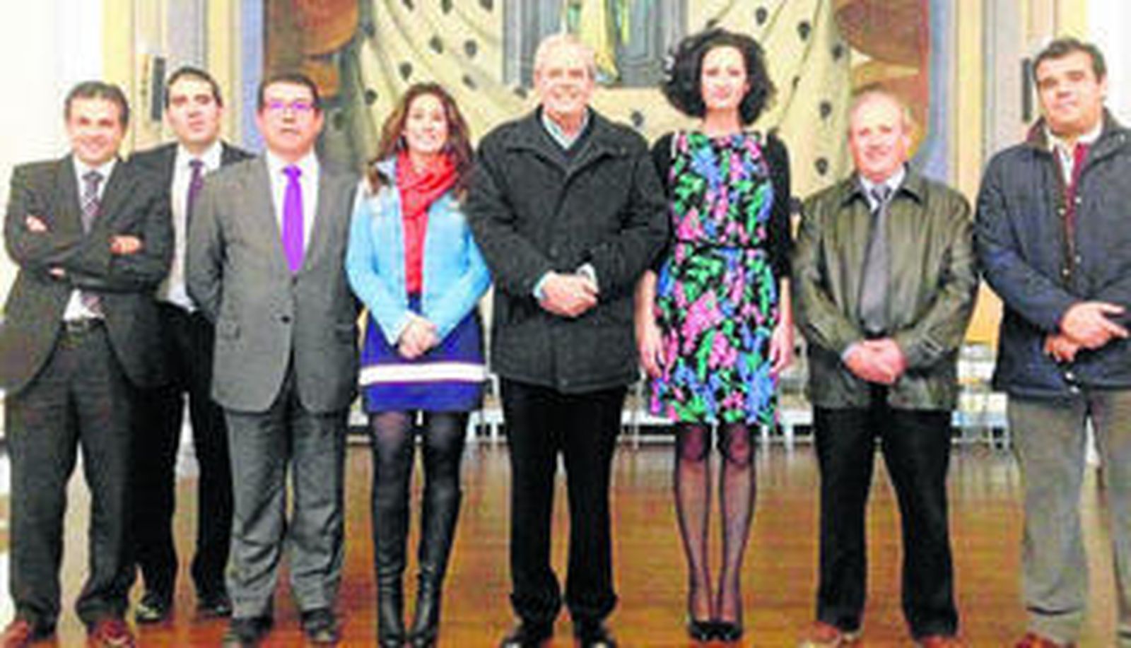 Responsables municipales y de la Obra Social la Caixa tras la presentación del programa de alquiler.