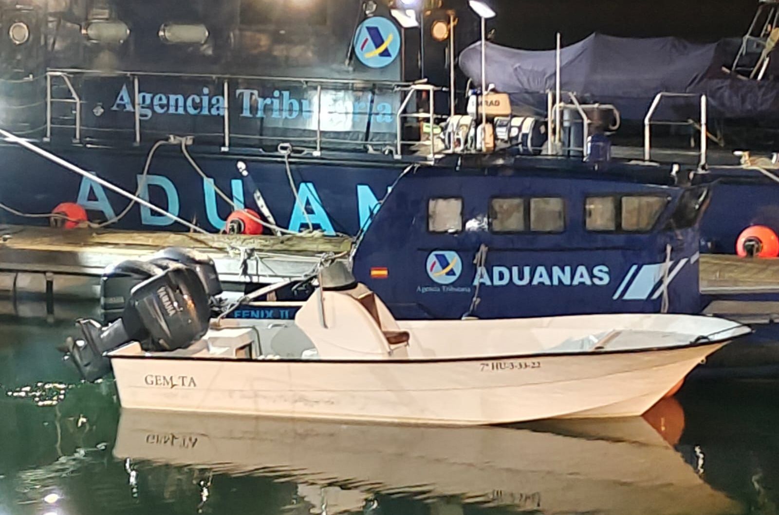 La planeadora ha sido interceptada por el patrullero de Aduanas