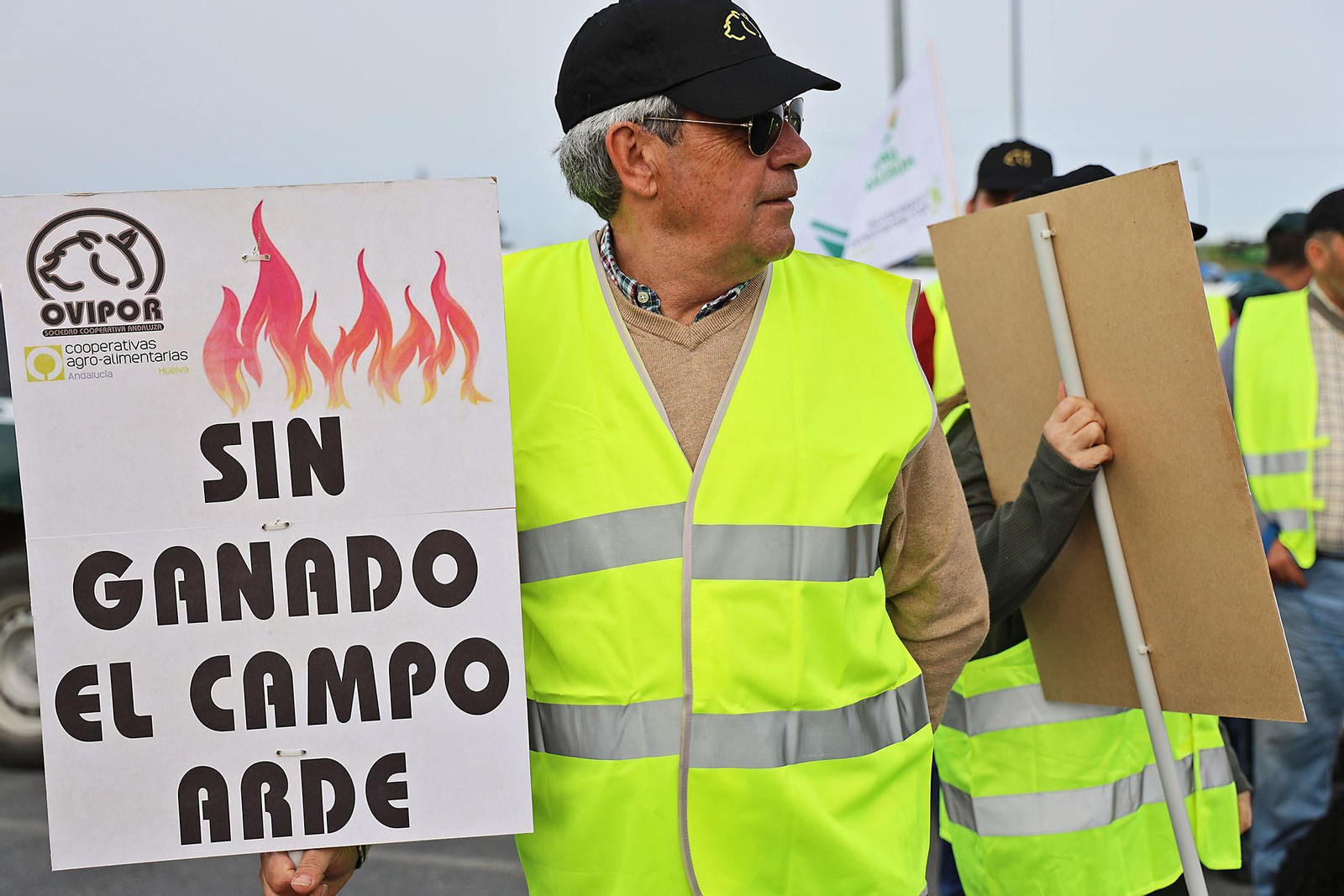 Imágenes de la multitudinaria tractorada de los agricultores en Huelva
