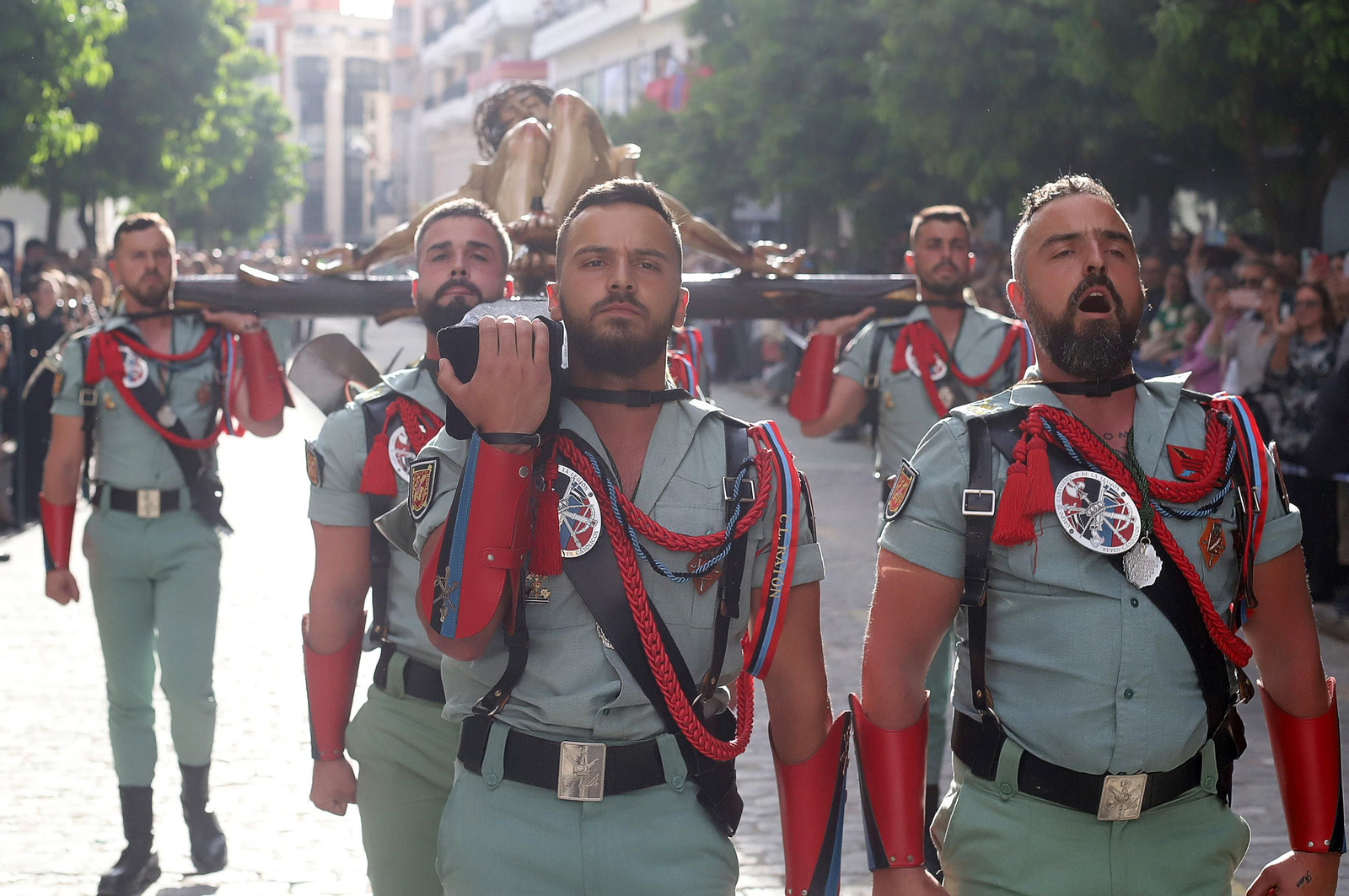 Sábado de Pasión: Imágenes de La Legión con el Cristo de la Vera+Cruz