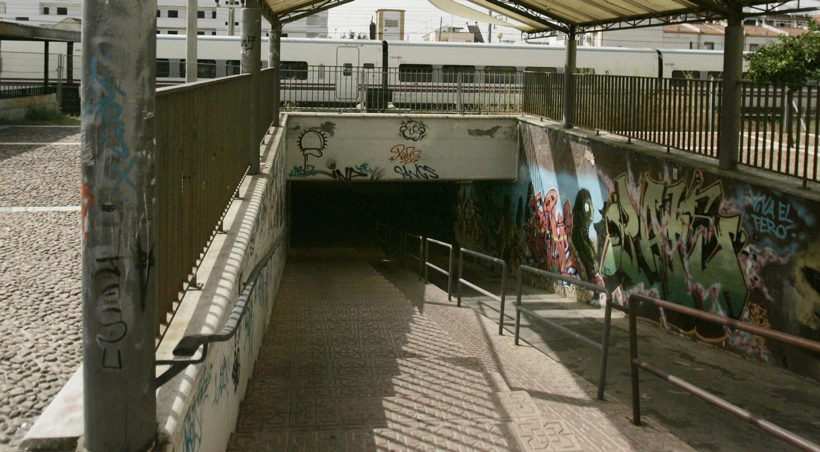 Paso subterráneo bajo las vías del tren en Villarrubia.