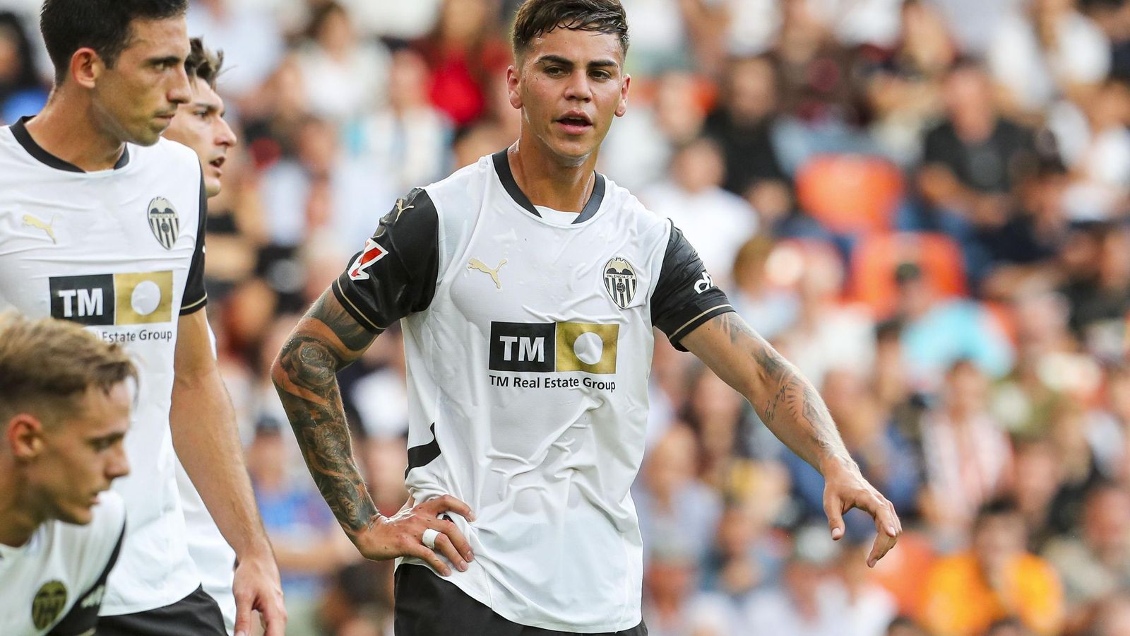 Enzo Barrenechea, en un encuentro con el Valencia.