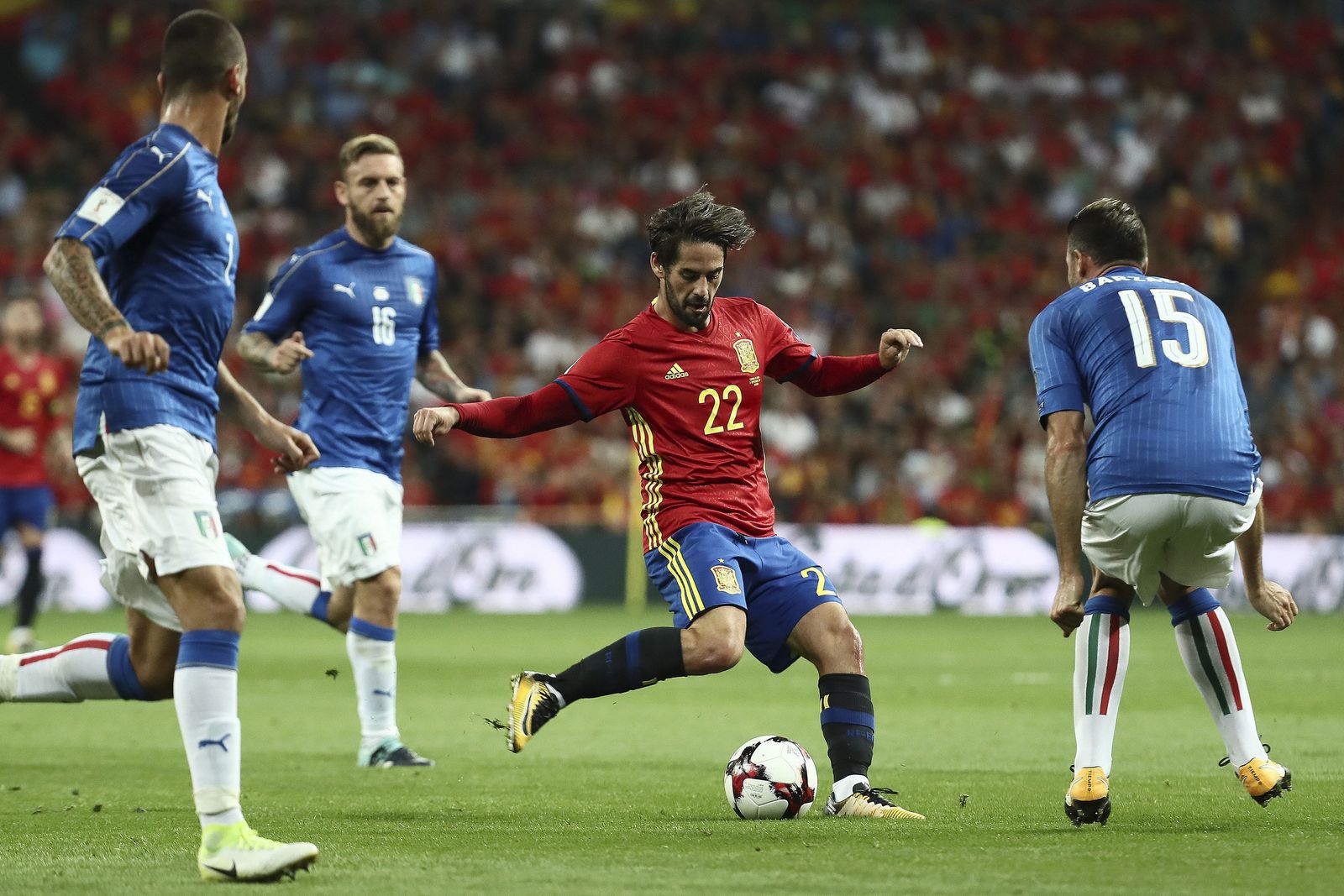 El jugador malagueño Isco en el partido de clasificación ante Italia en Madrid.