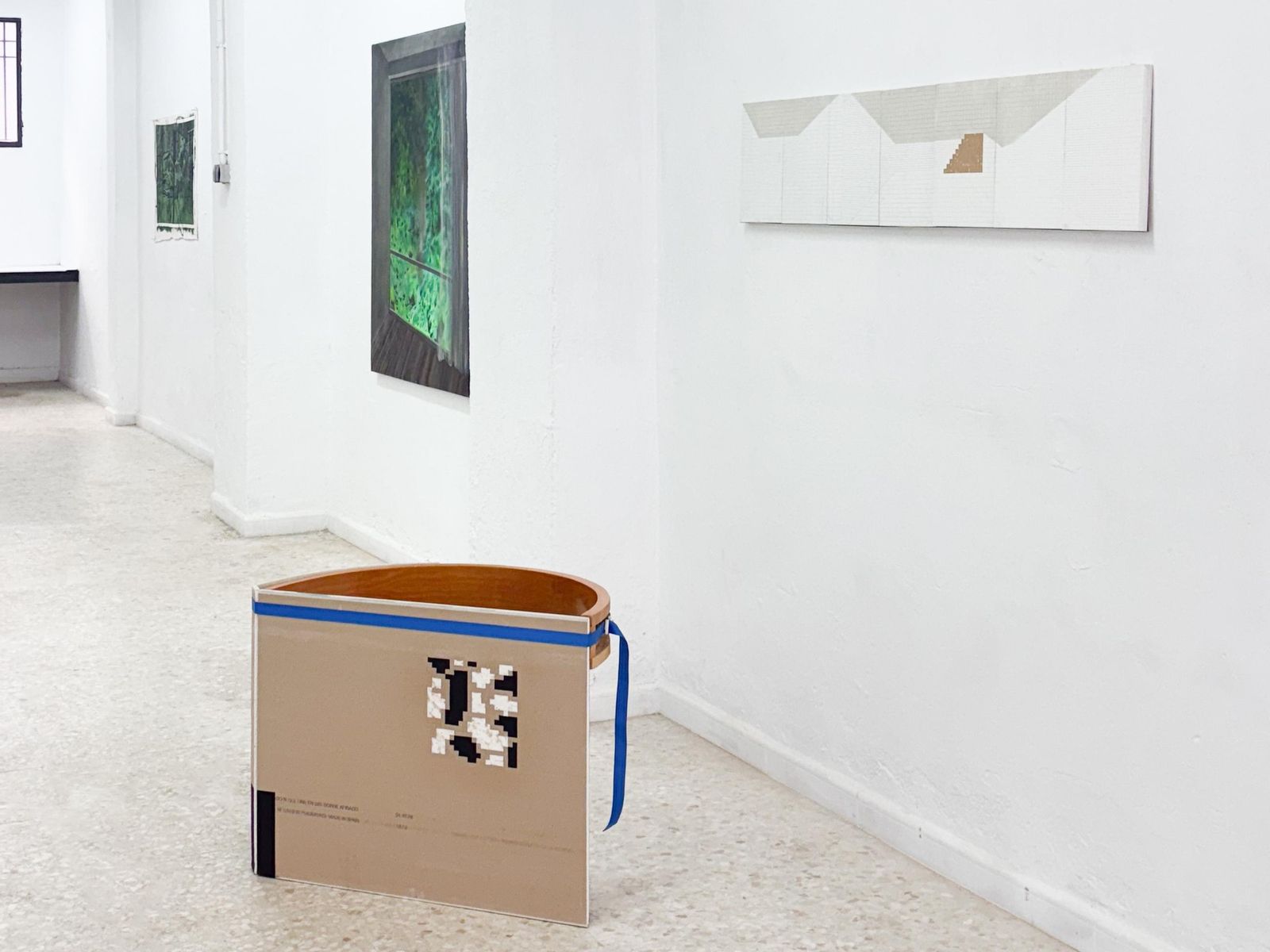 Vista general de la exposición colectiva 'Trenzología' en Estudios Retiro.