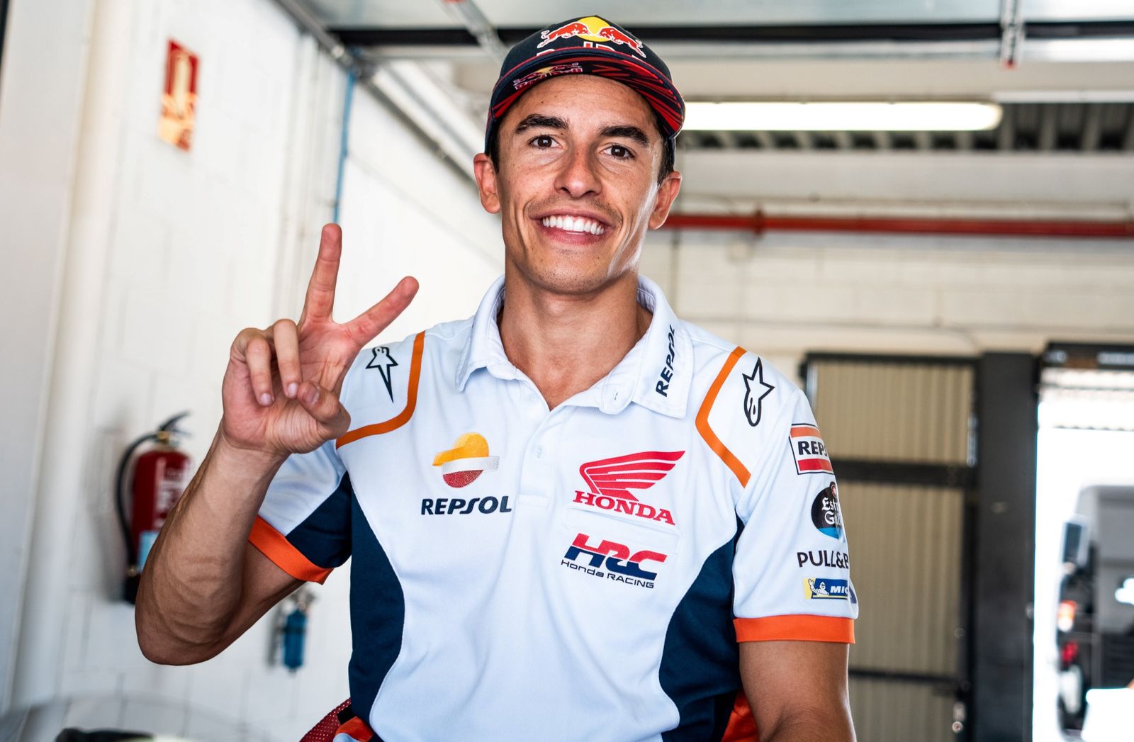 Marc Márquez vuelve a sonreír encima de la moto.