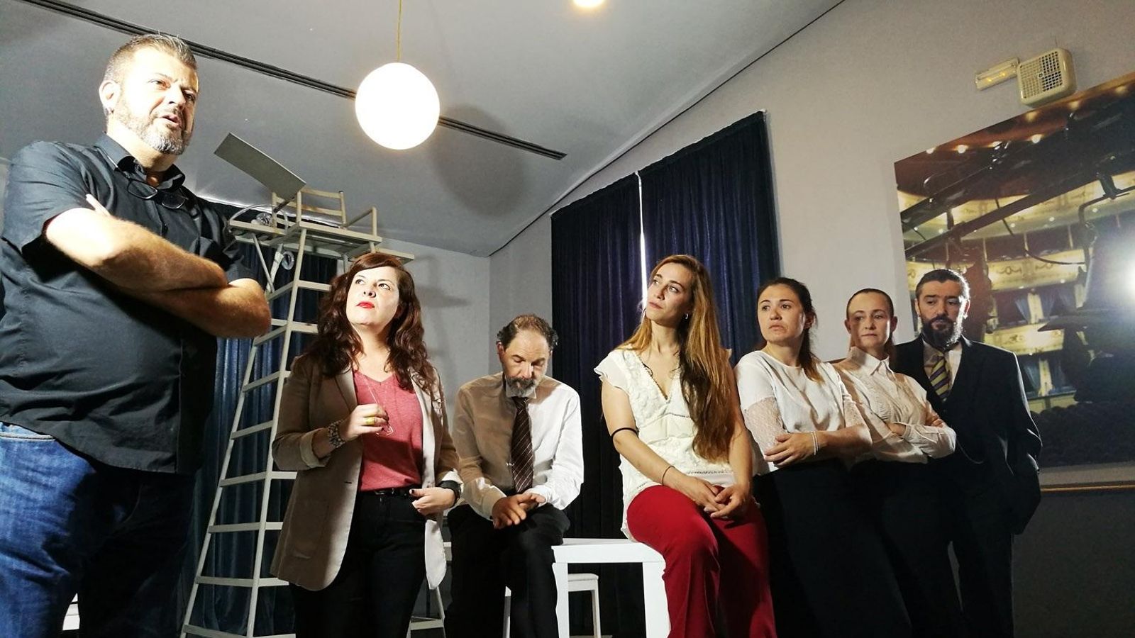 Julio Fraga, Marga Dorao y los intérpretes del montaje atienden a los medios.