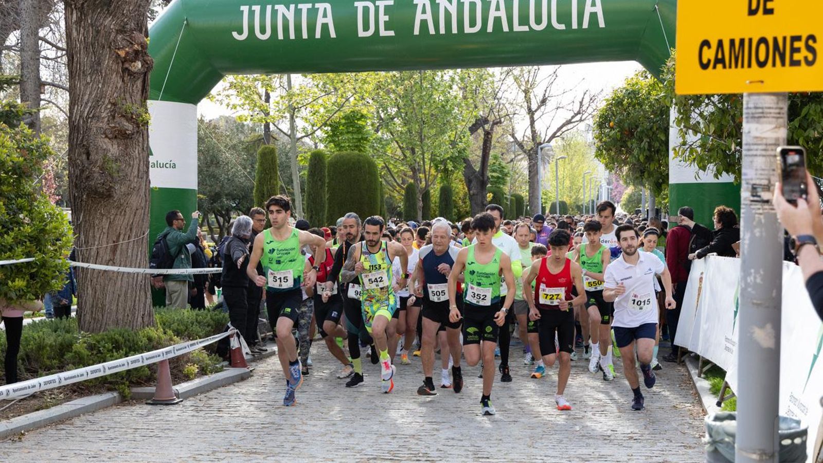 Más de 2.100 participantes corren para promover la salud en Jaén, en imágenes (1)