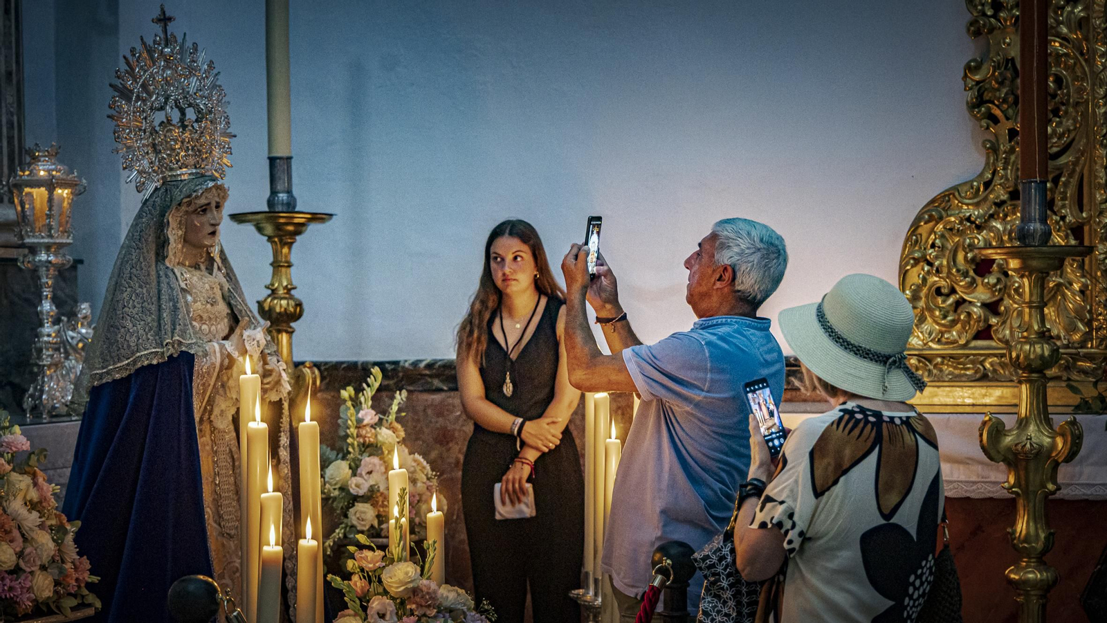Primer día del besamanos extraordinario por el 75 aniversario del Dogma de la Asunción en Cádiz