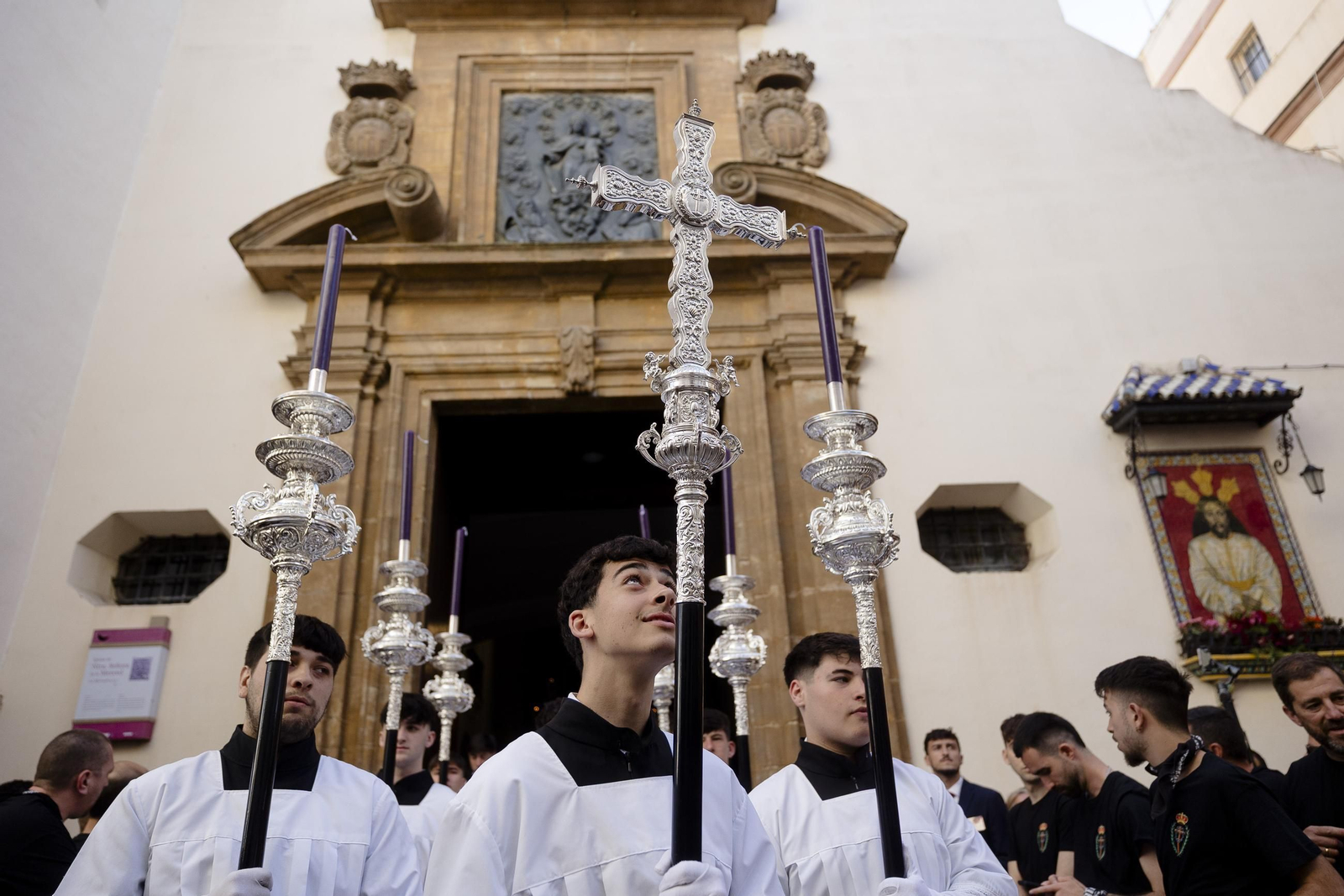Imágenes de la salida de Siete Palabras en la Semana Santa de Cádiz 2025