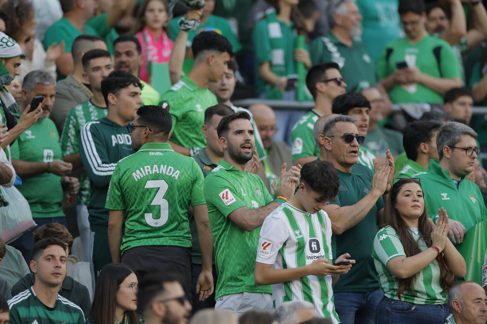 Búscate en las fotos del Betis - Fiorentina