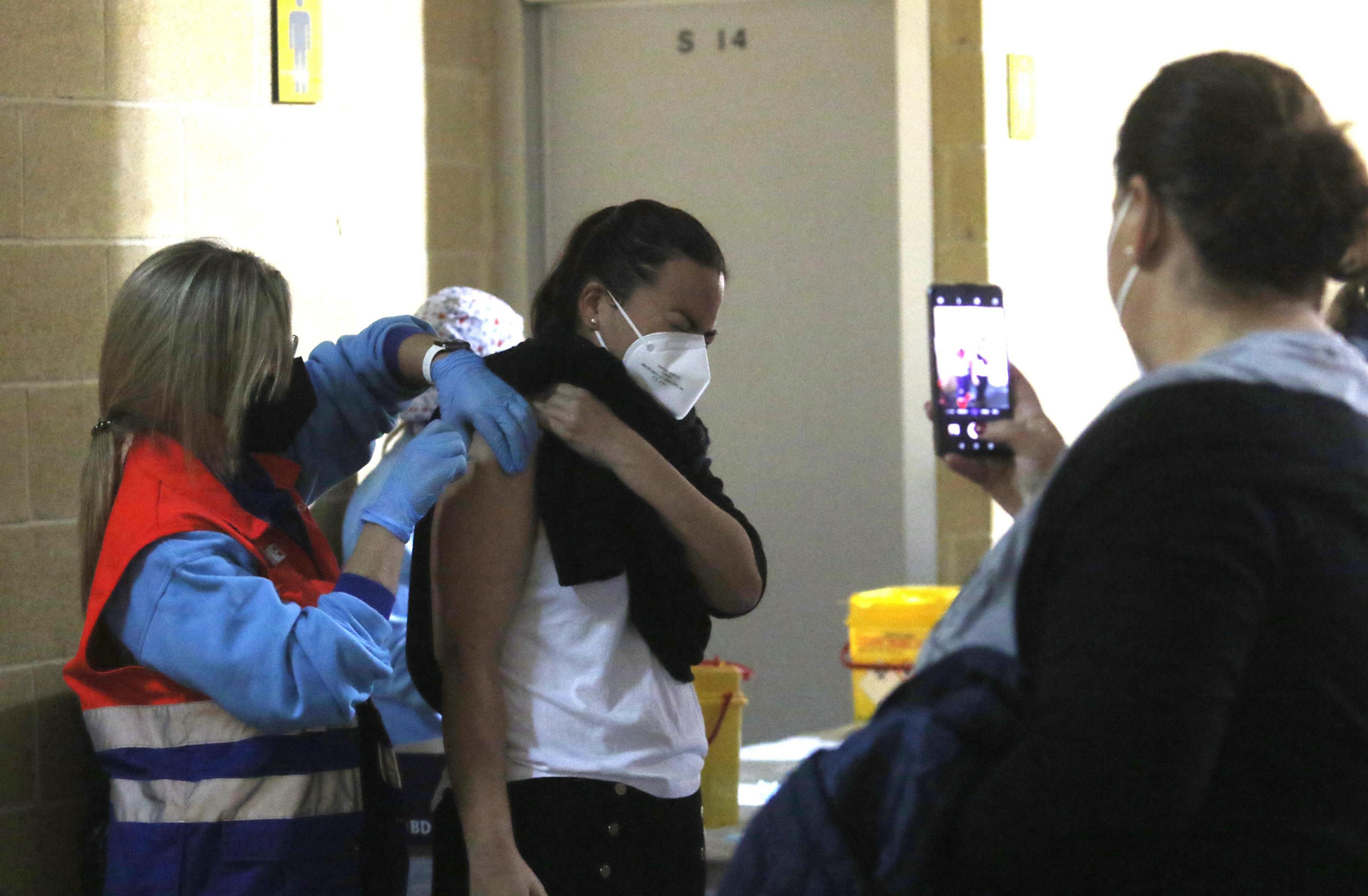 Las fotos de la vacunación contra el coronavirus en Vista Alegre a los profesores de Córdoba