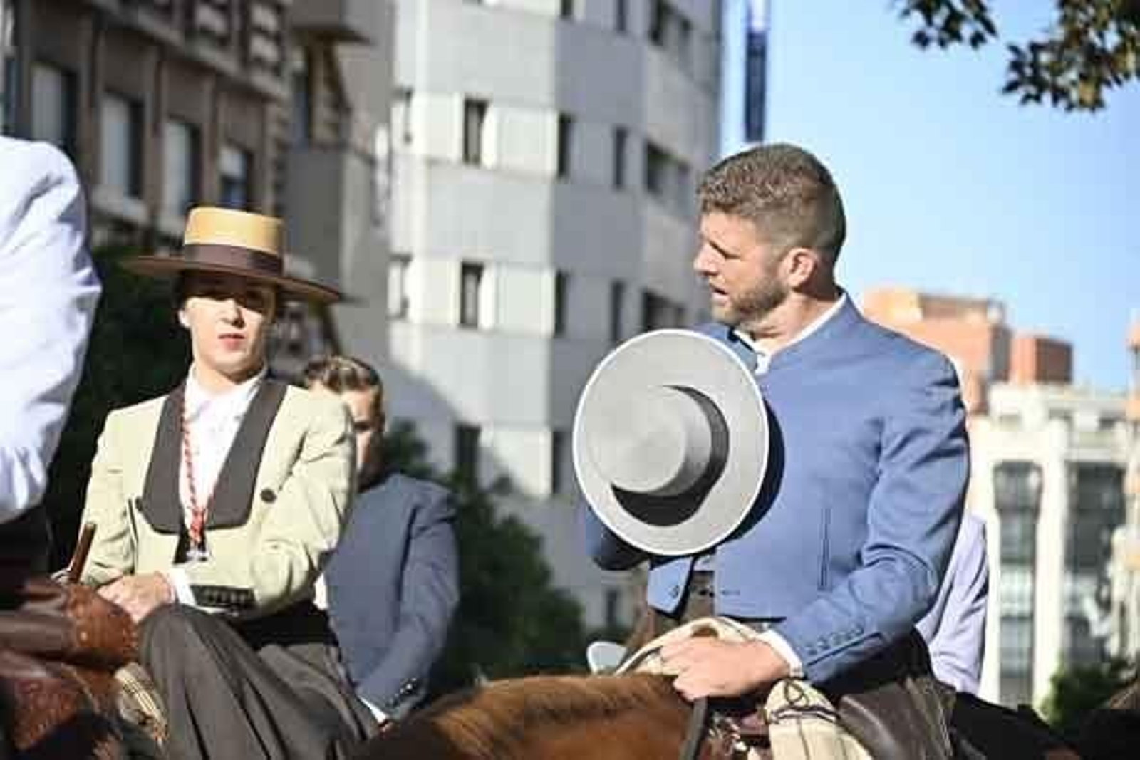 Las mejores imágenes de los peregrinos en la salida de Emigrantes