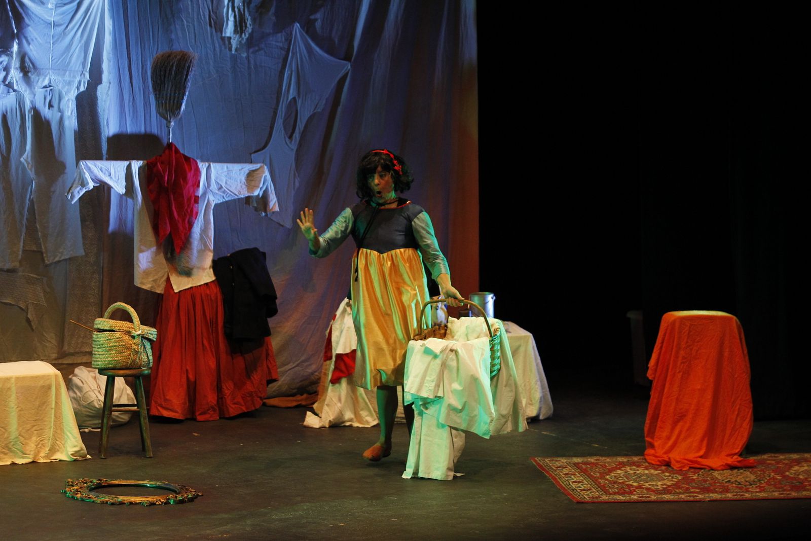 Fotogalería Festival Teatro El Ejido. Obra "El Desván de los Hermanos Grim"