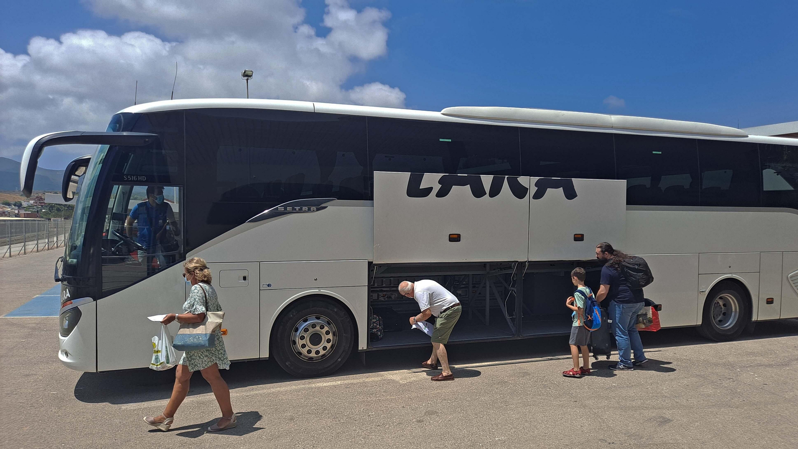 Fotos del primer día del servicio de autobuses de Renfe en la conexión Algeciras - Madrid