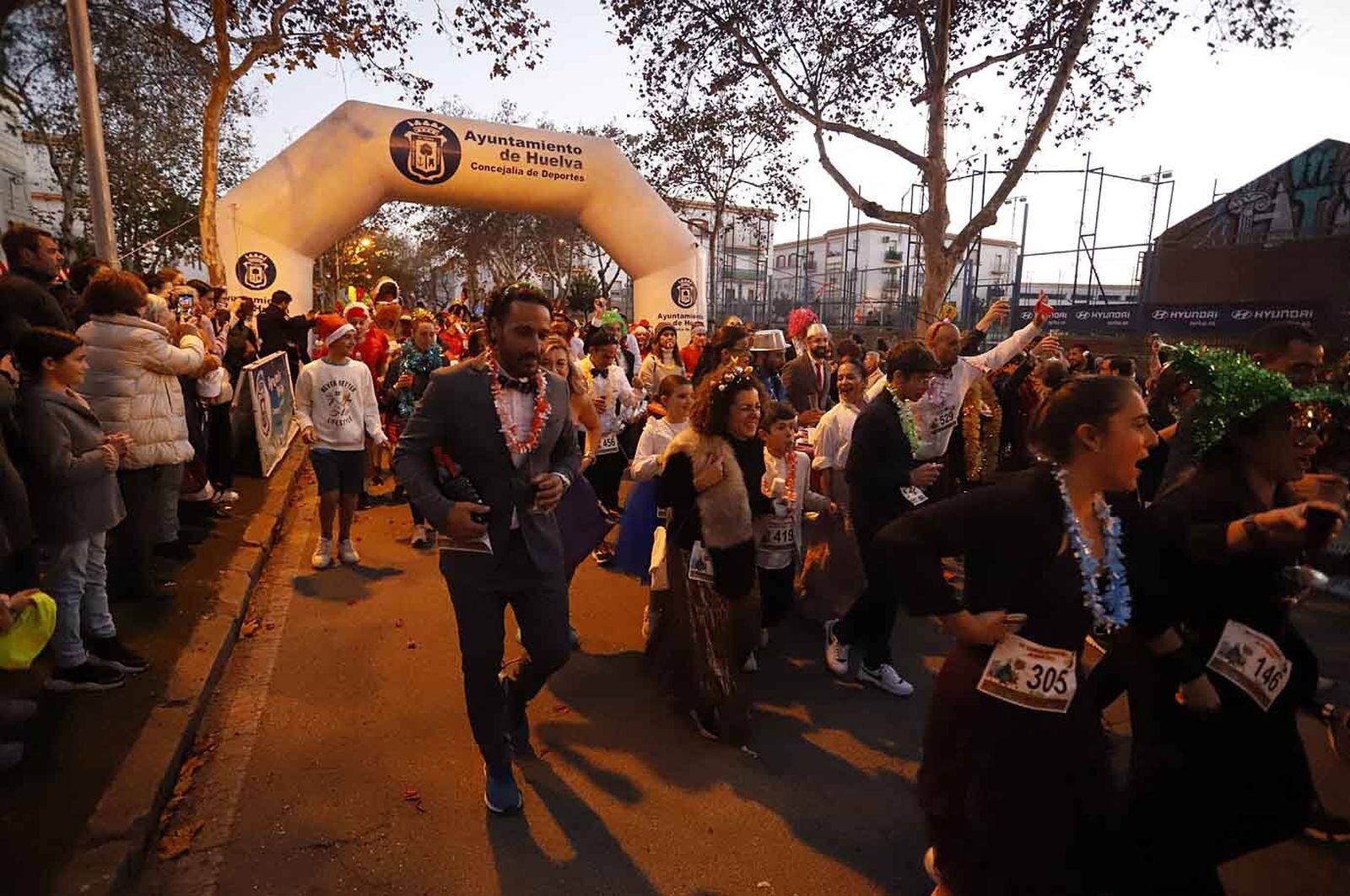 Imágenes de la carrera de San Silvestre en Huelva