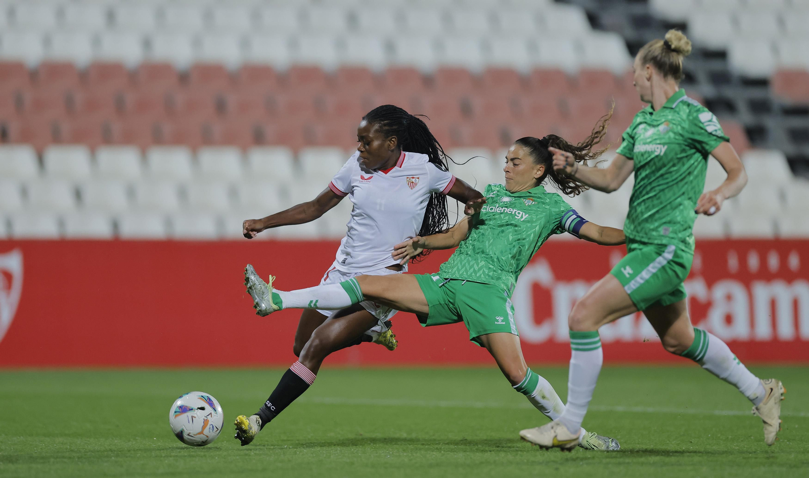 Las fotos del Sevilla-Betis féminas