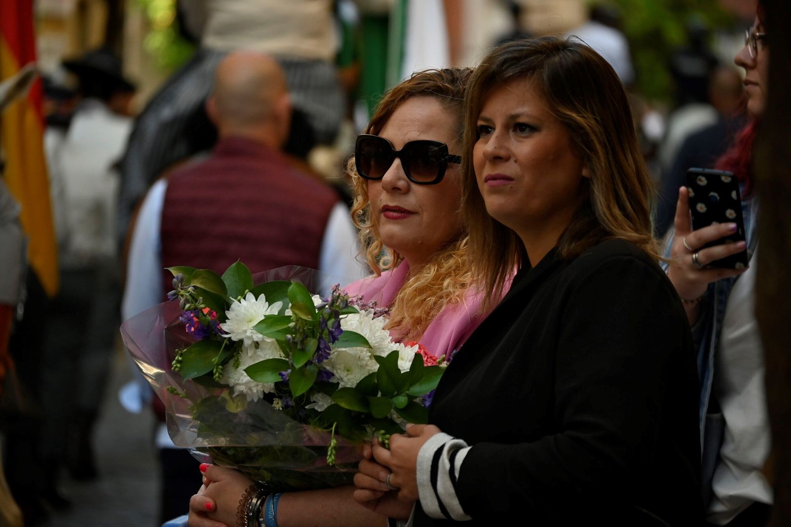 Imágenes de los peregrinos de la Hermandad de Emigrantes en su salida por las calles de Huelva