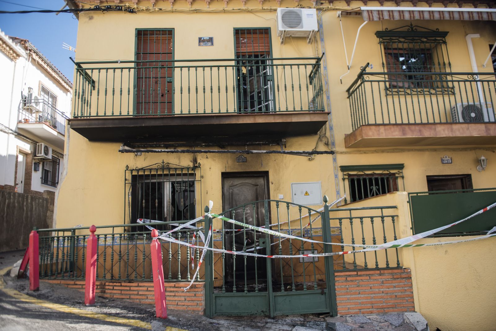 Imágenes de un fin de semana de tiros, muerte e incendios en Pinos Puente (Granada)