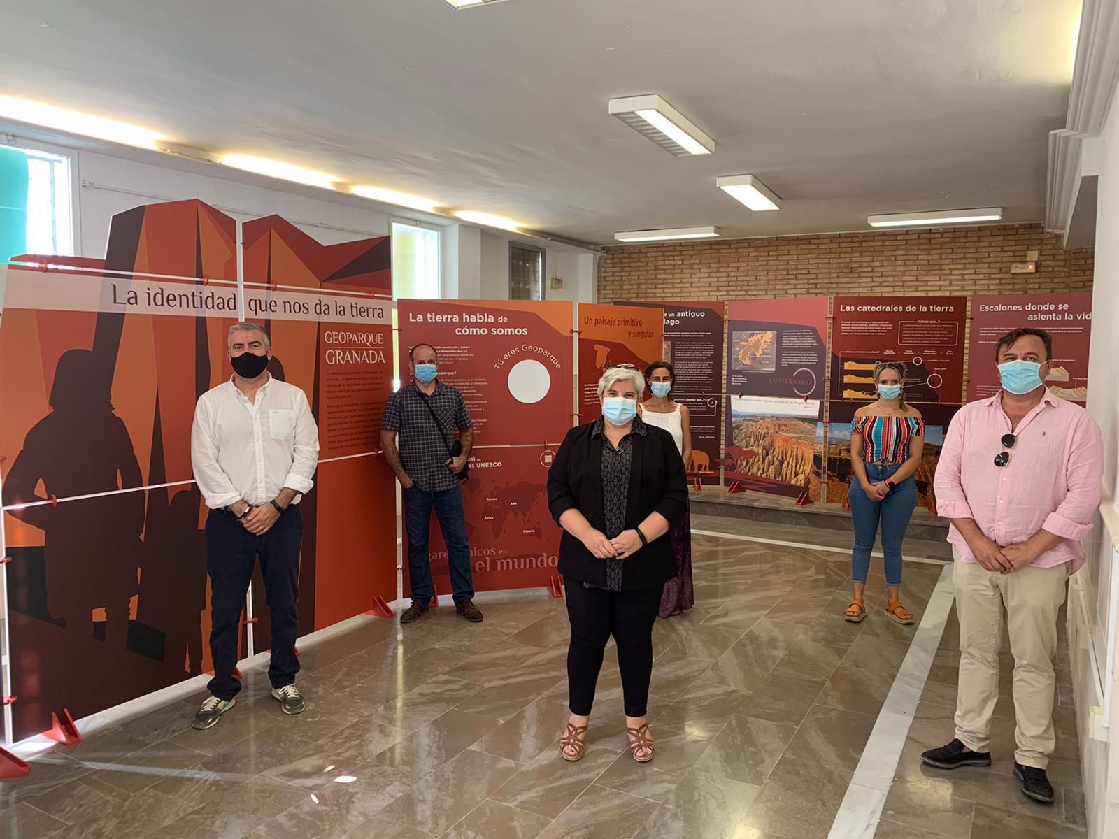Acto de presentación de la exposición en Alamedilla