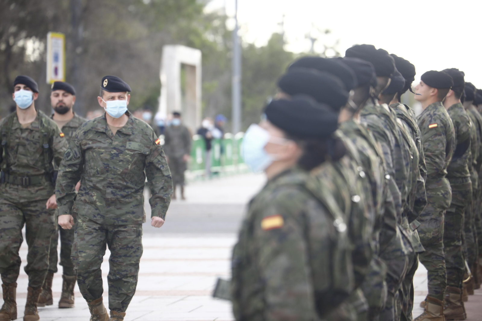 El homenaje a la bandera de España por el centenario de las Unidades Acorazadas del Ejército de Tierra de Córdoba, en imágenes